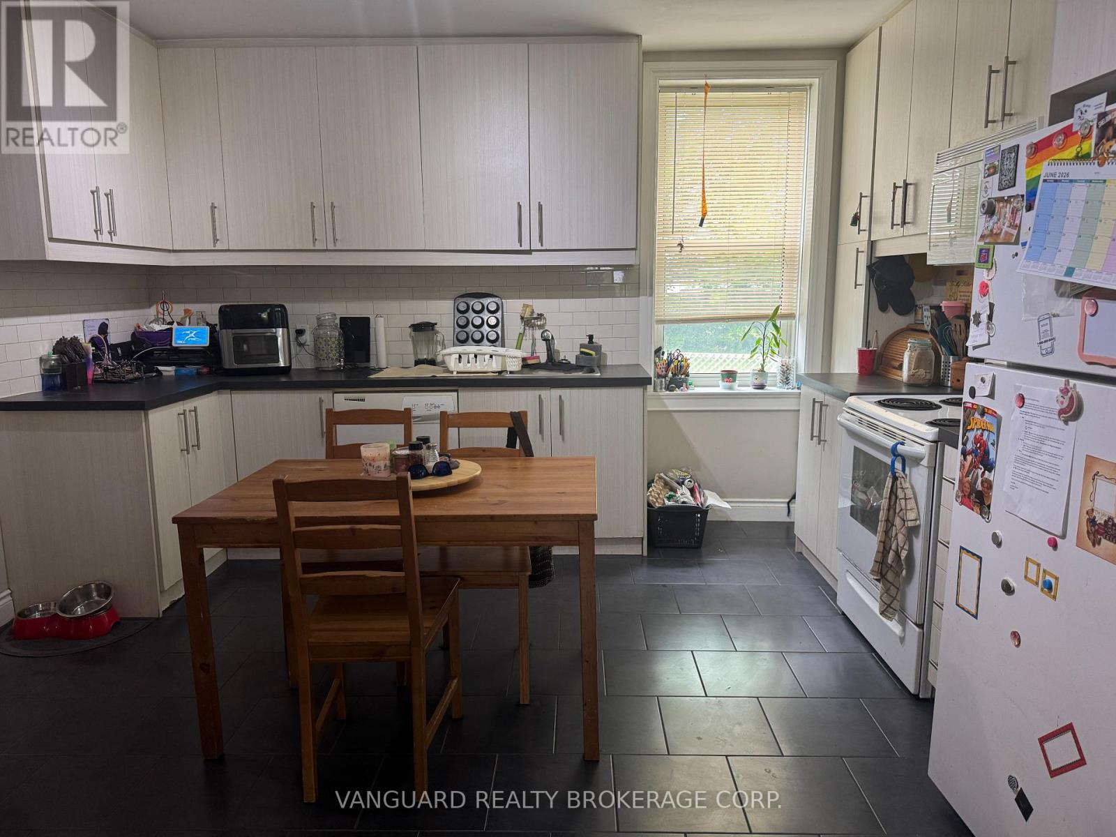 76 WELLINGTON STREET - 6