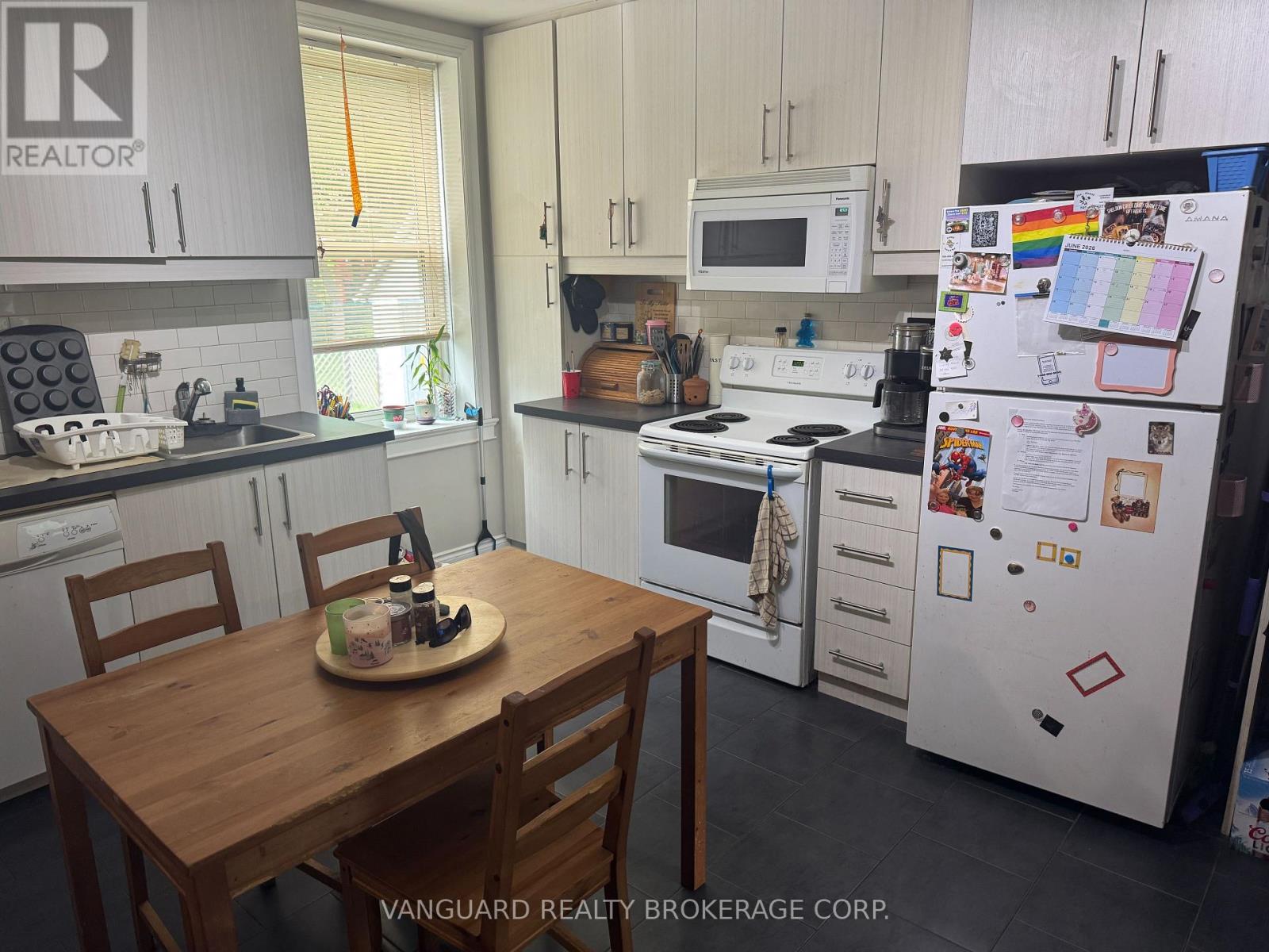 76 WELLINGTON STREET - 7