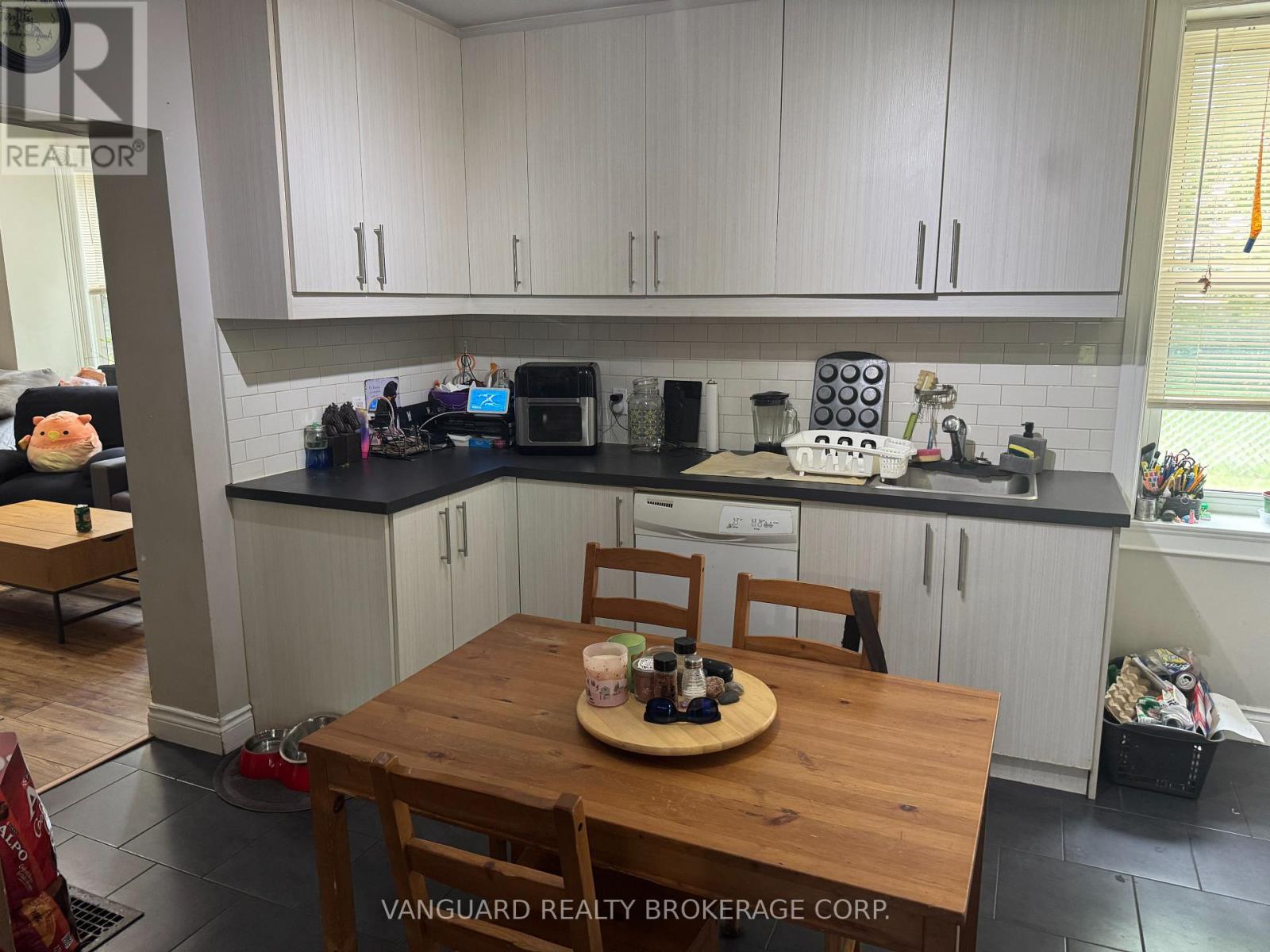 76 WELLINGTON STREET - 8