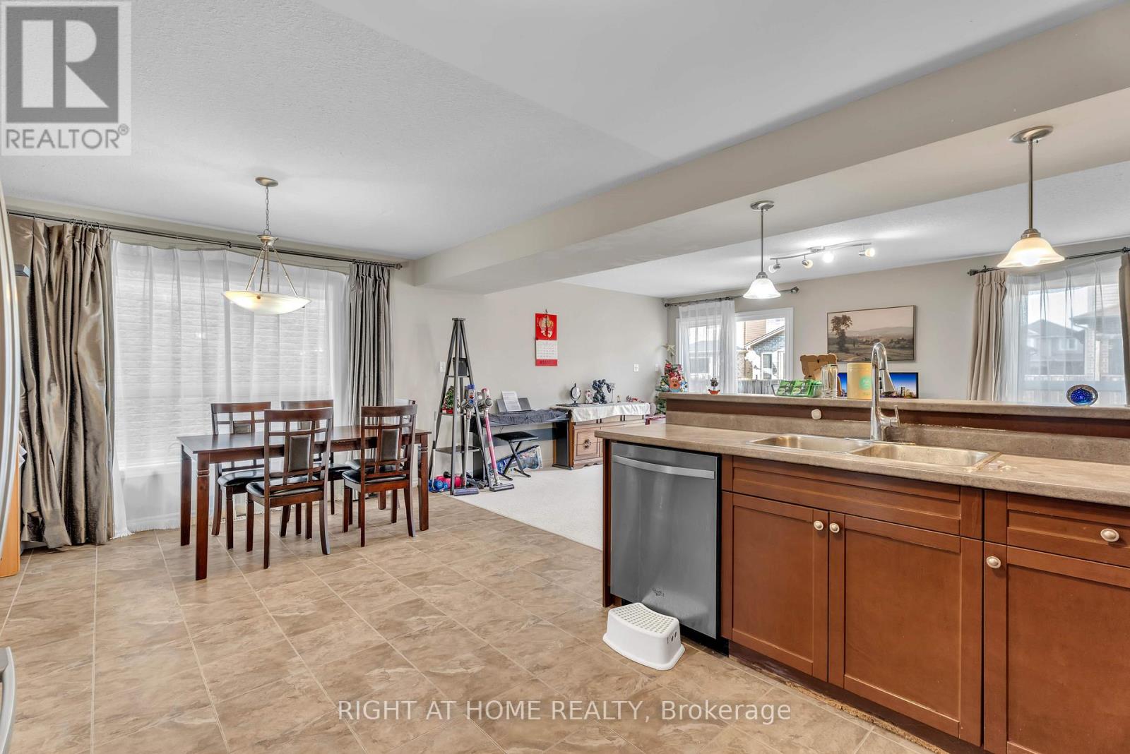 1189 SANDBAR STREET - Image 14