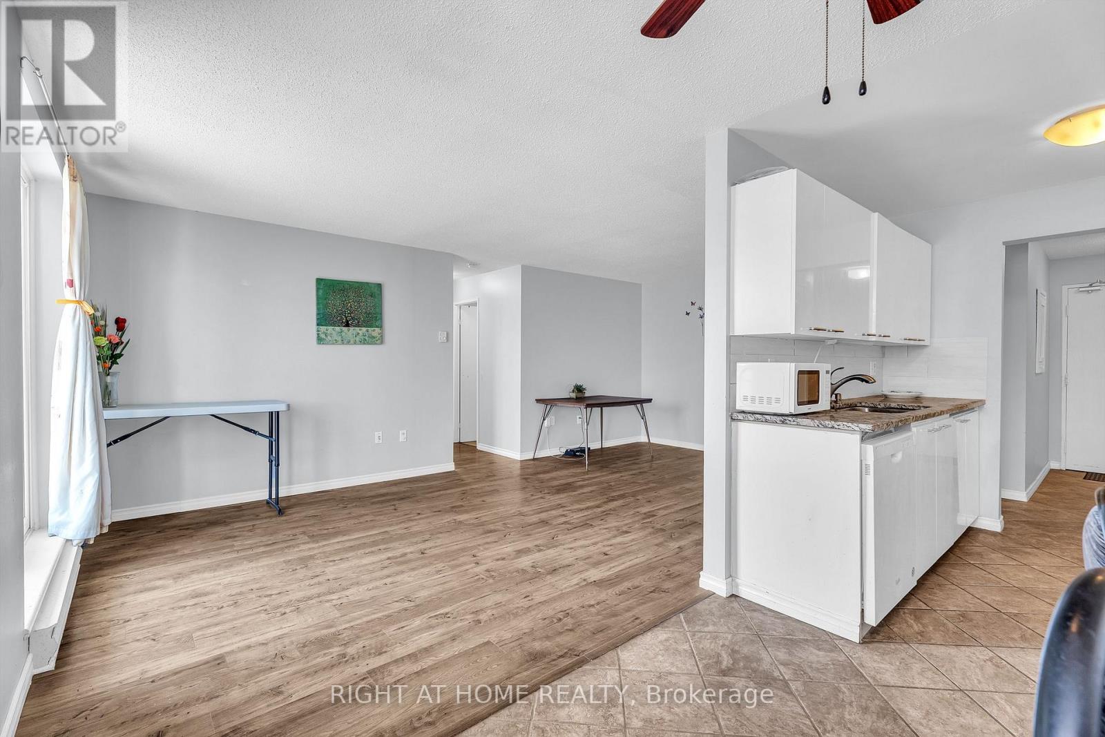 #401 986 HURON STREET - 14
