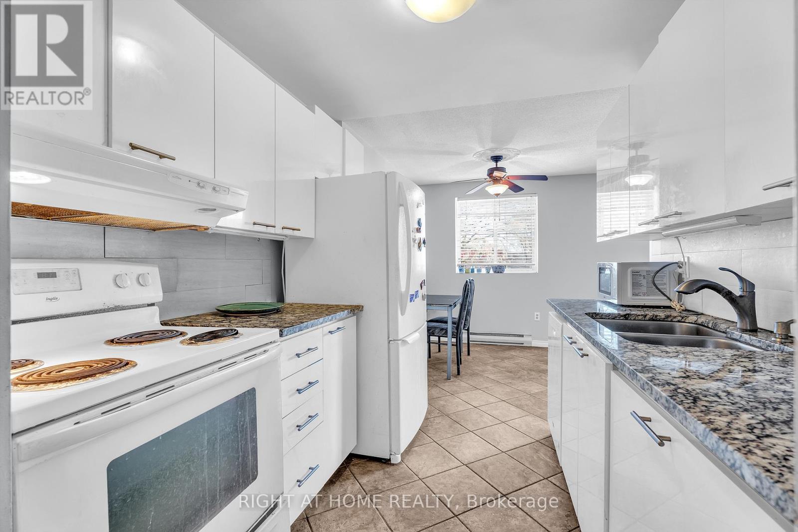 #401 986 HURON STREET - 9
