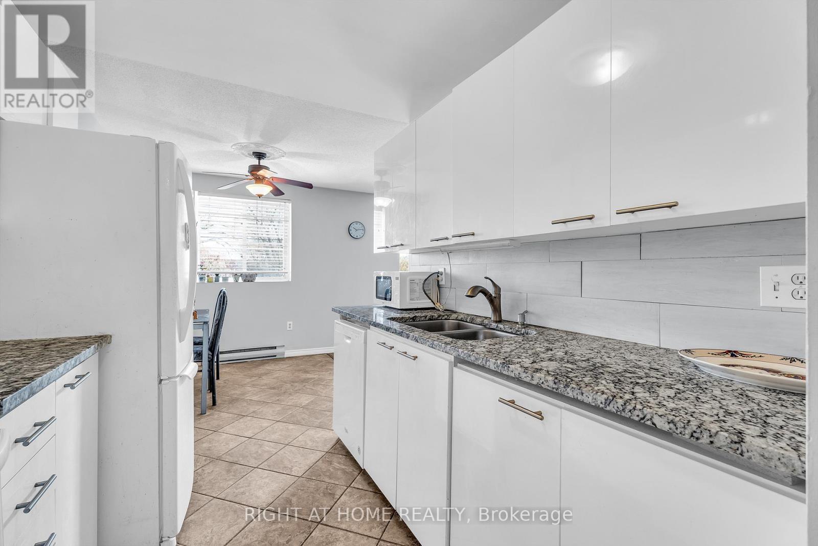 #401 986 HURON STREET - 10