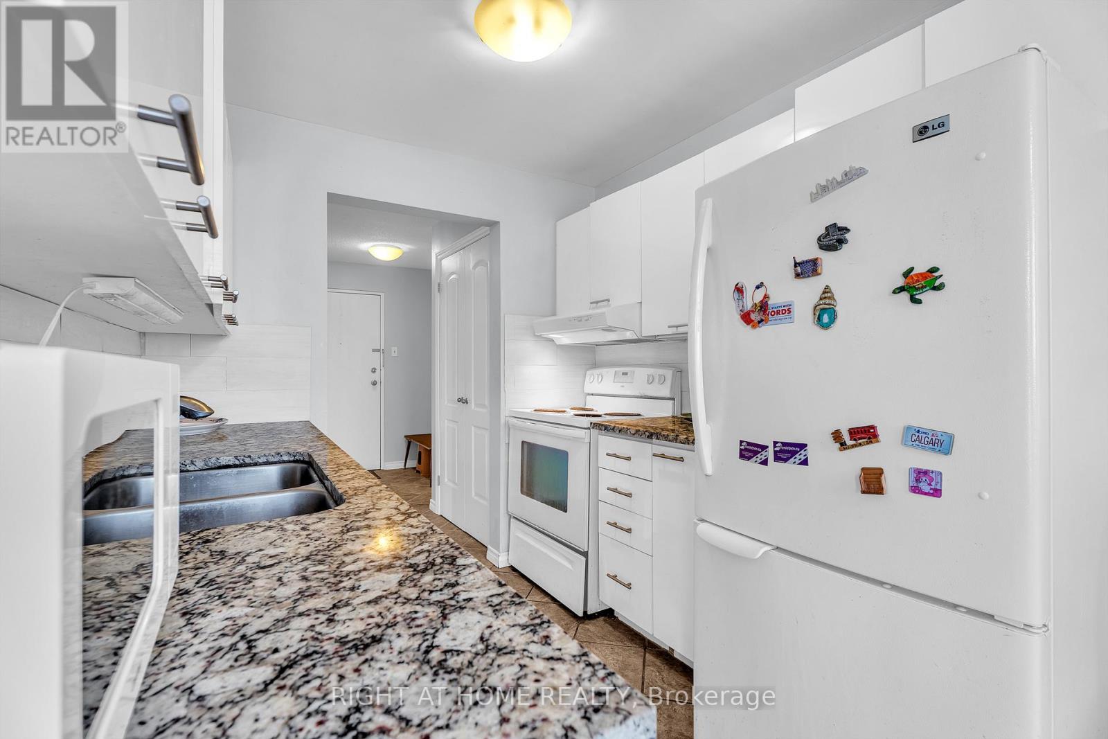 #401 986 HURON STREET - 11