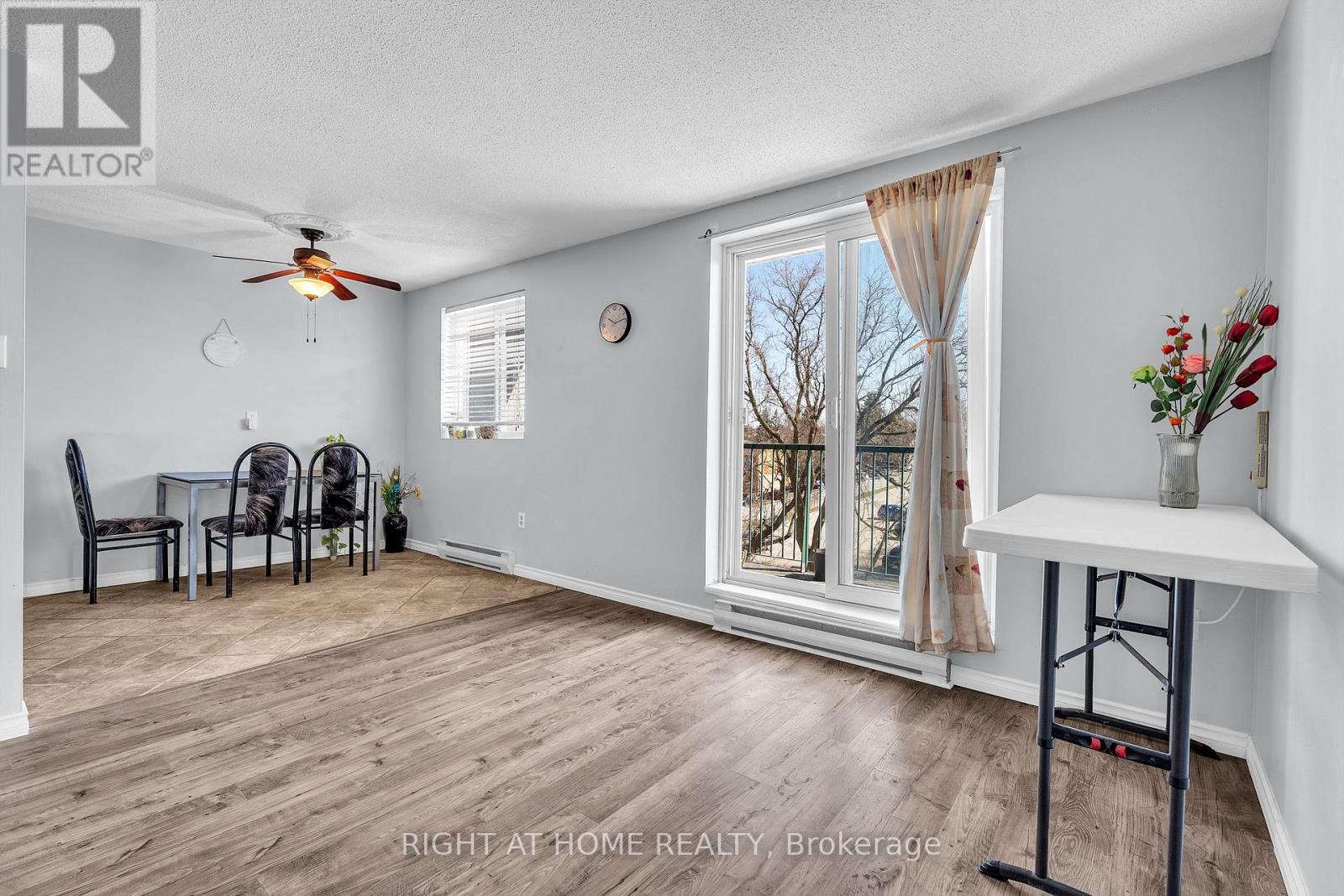 #401 986 HURON STREET - 20