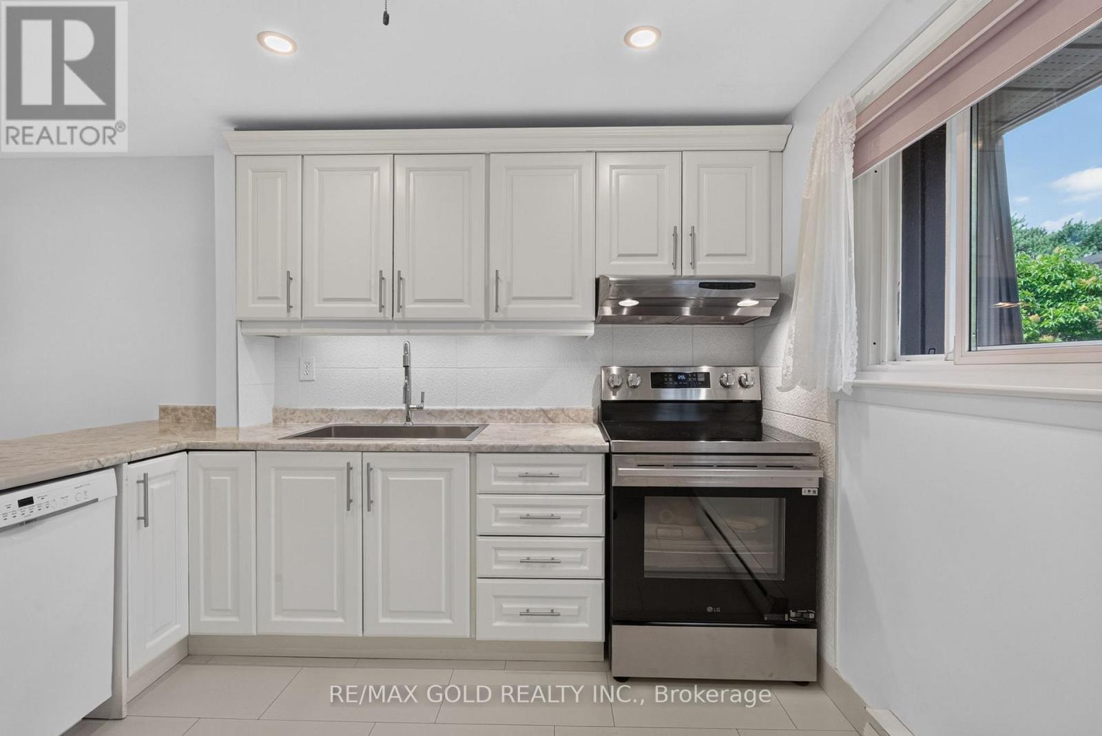 68 DARRAS COURT - 17
