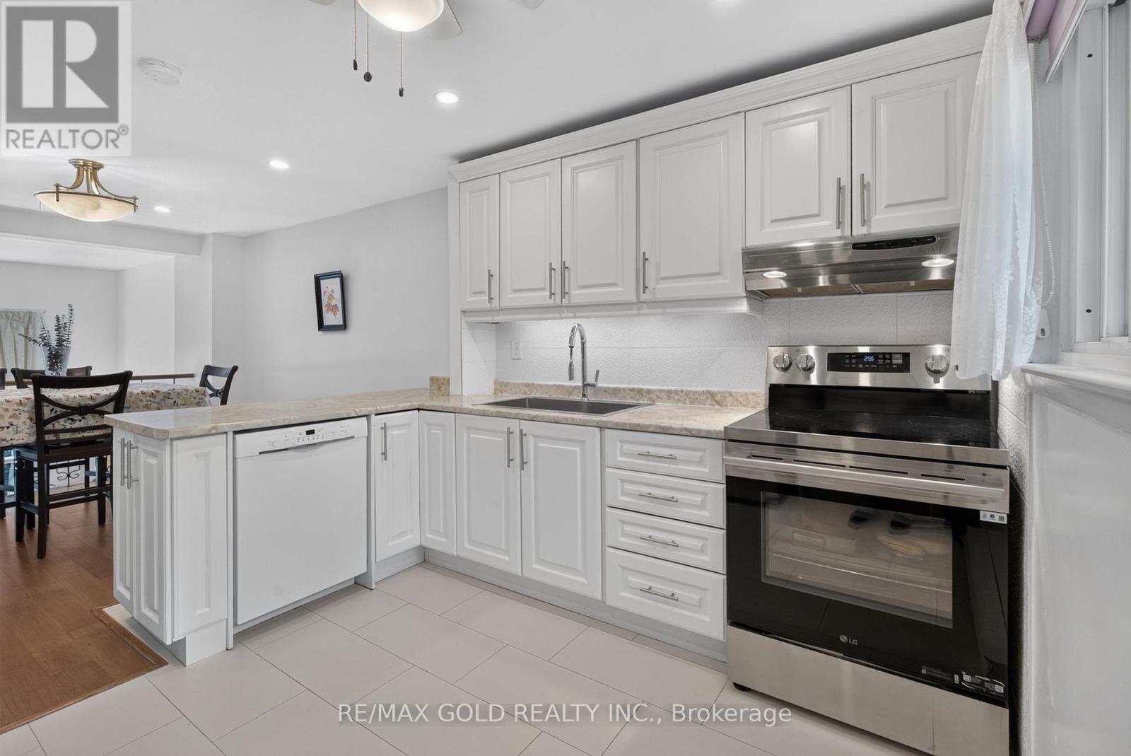 68 DARRAS COURT - 19