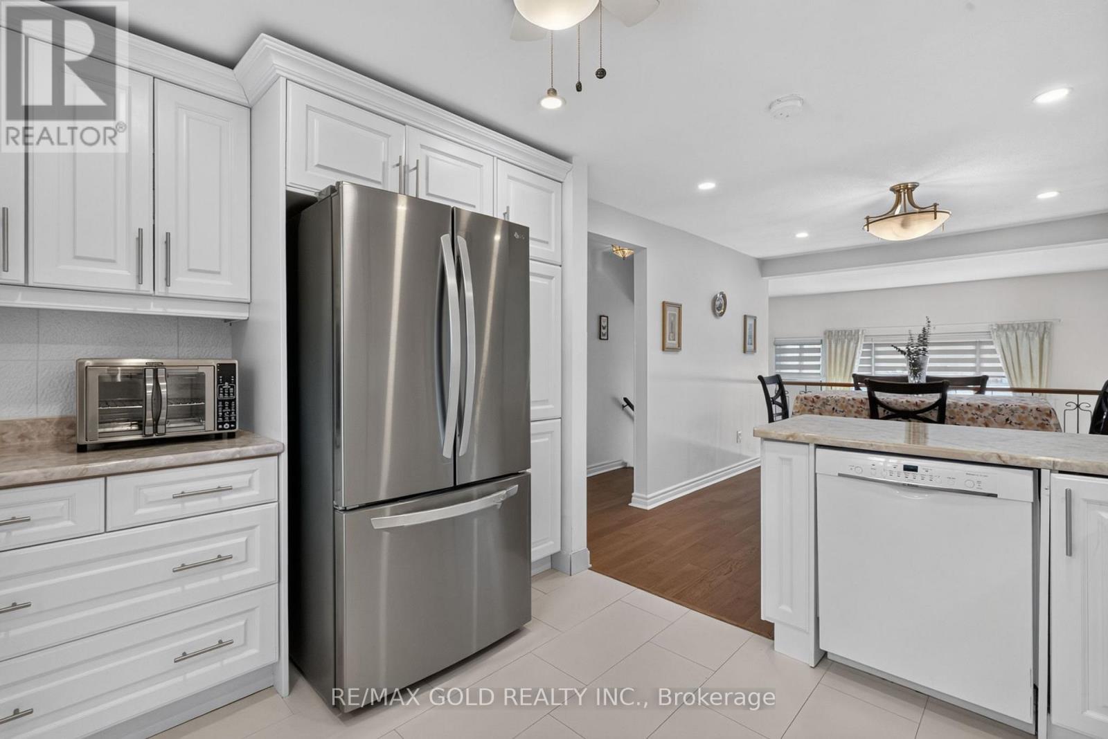 68 DARRAS COURT - 21