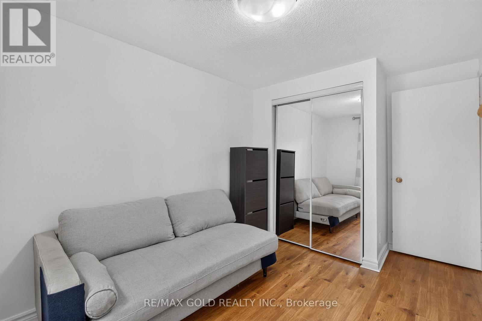 68 DARRAS COURT - 33