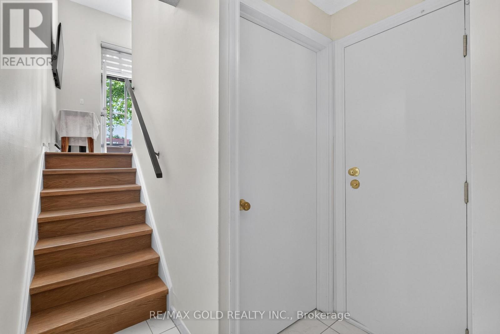 68 DARRAS COURT - 36