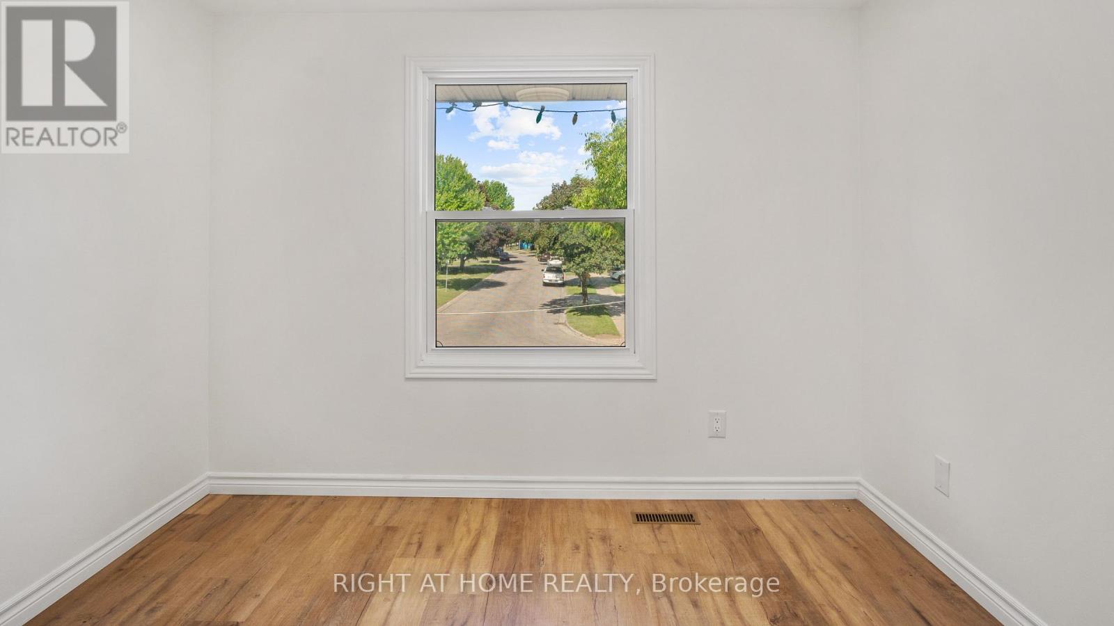 1687 ERNEST AVENUE - Image 14