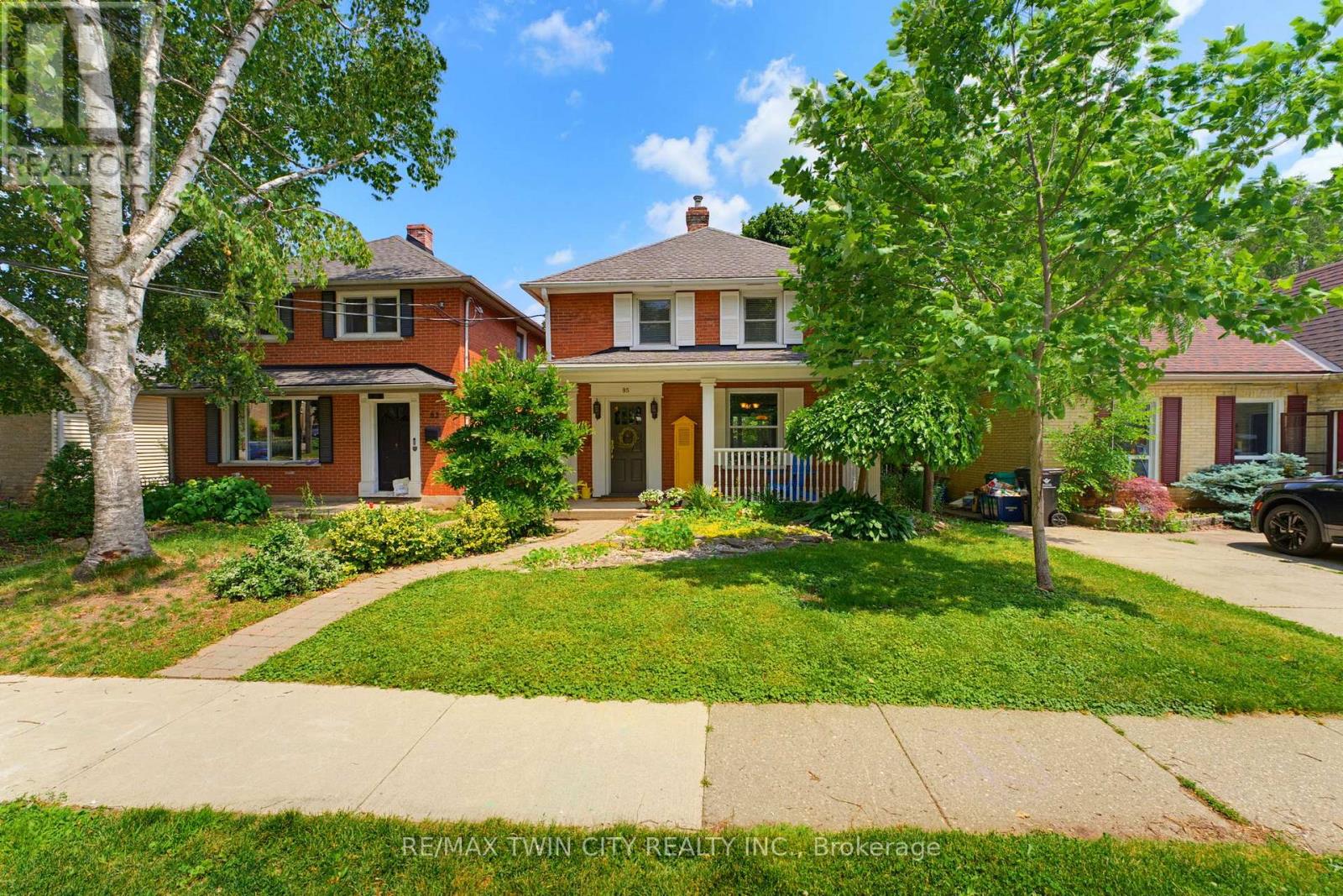 85 BARRIE STREET - 1
