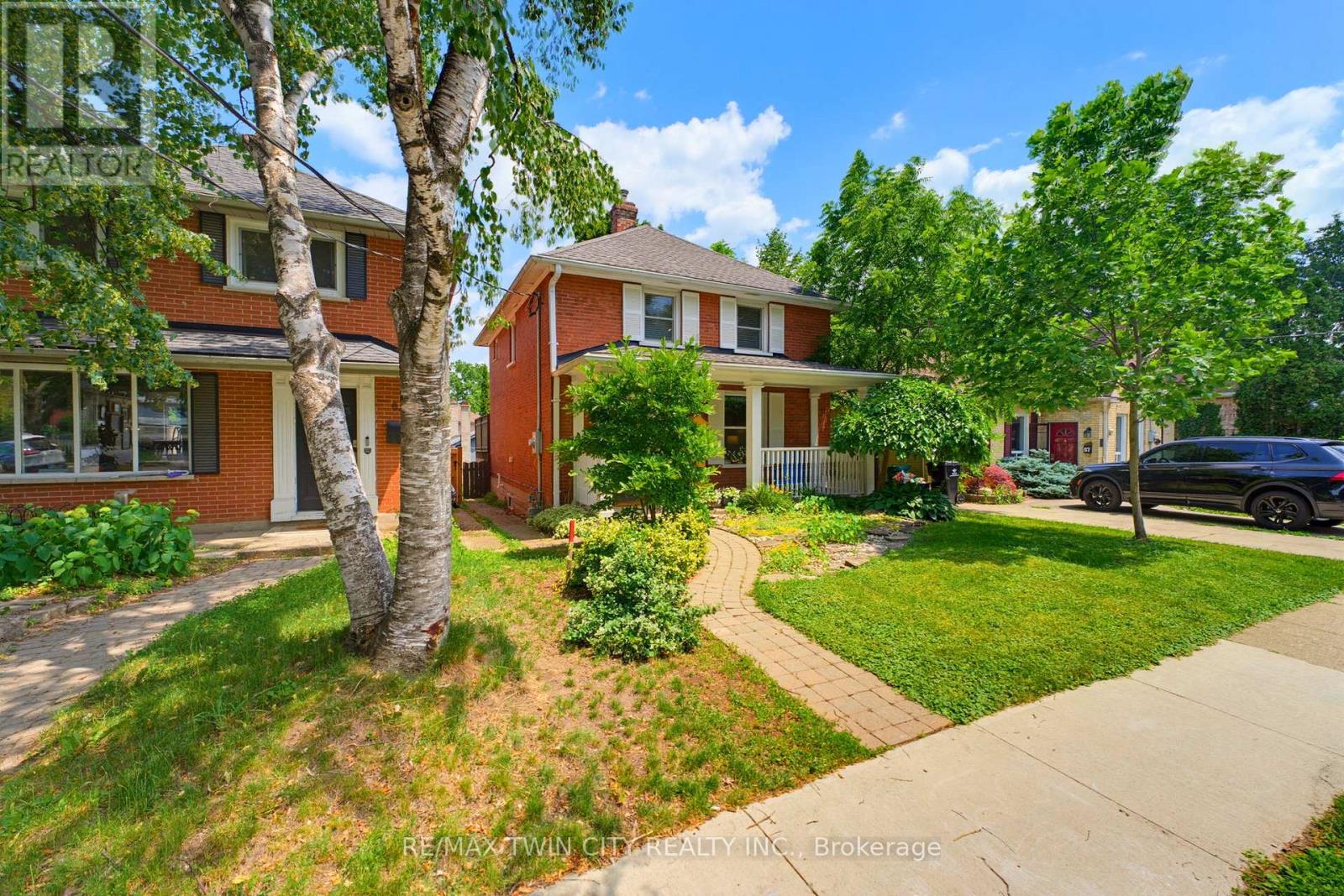 85 BARRIE STREET - 2