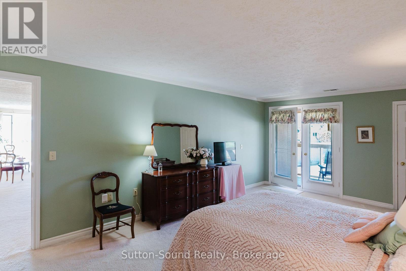 #102 2555 3RD AVENUE W - 10