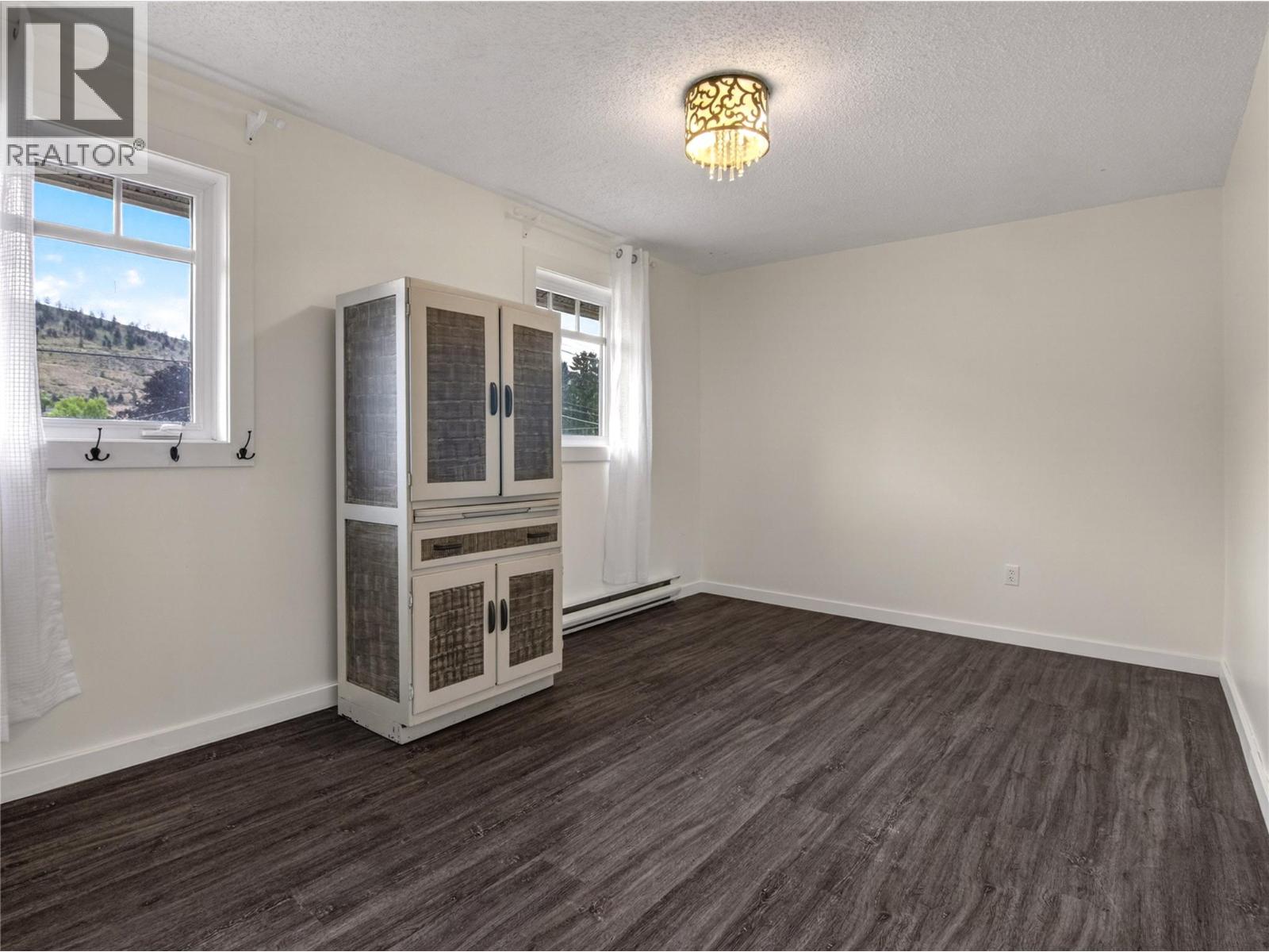271 Middle Bench Road S - 17