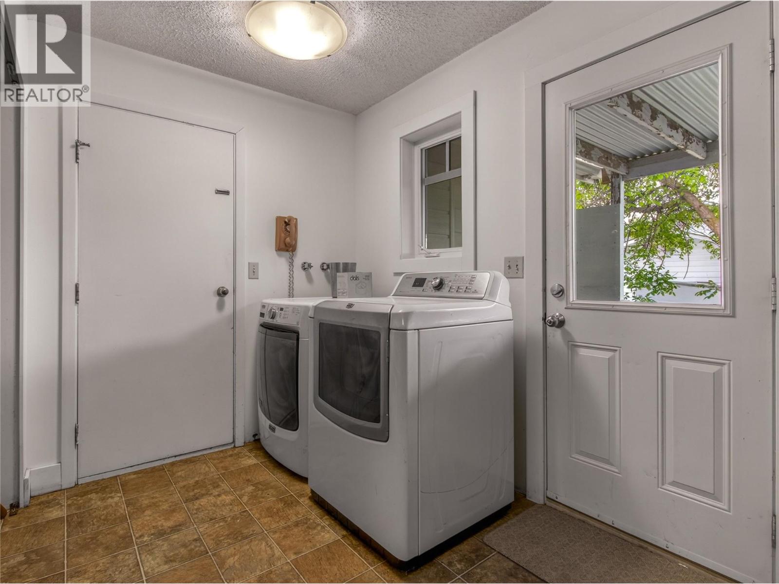 271 Middle Bench Road S - 14