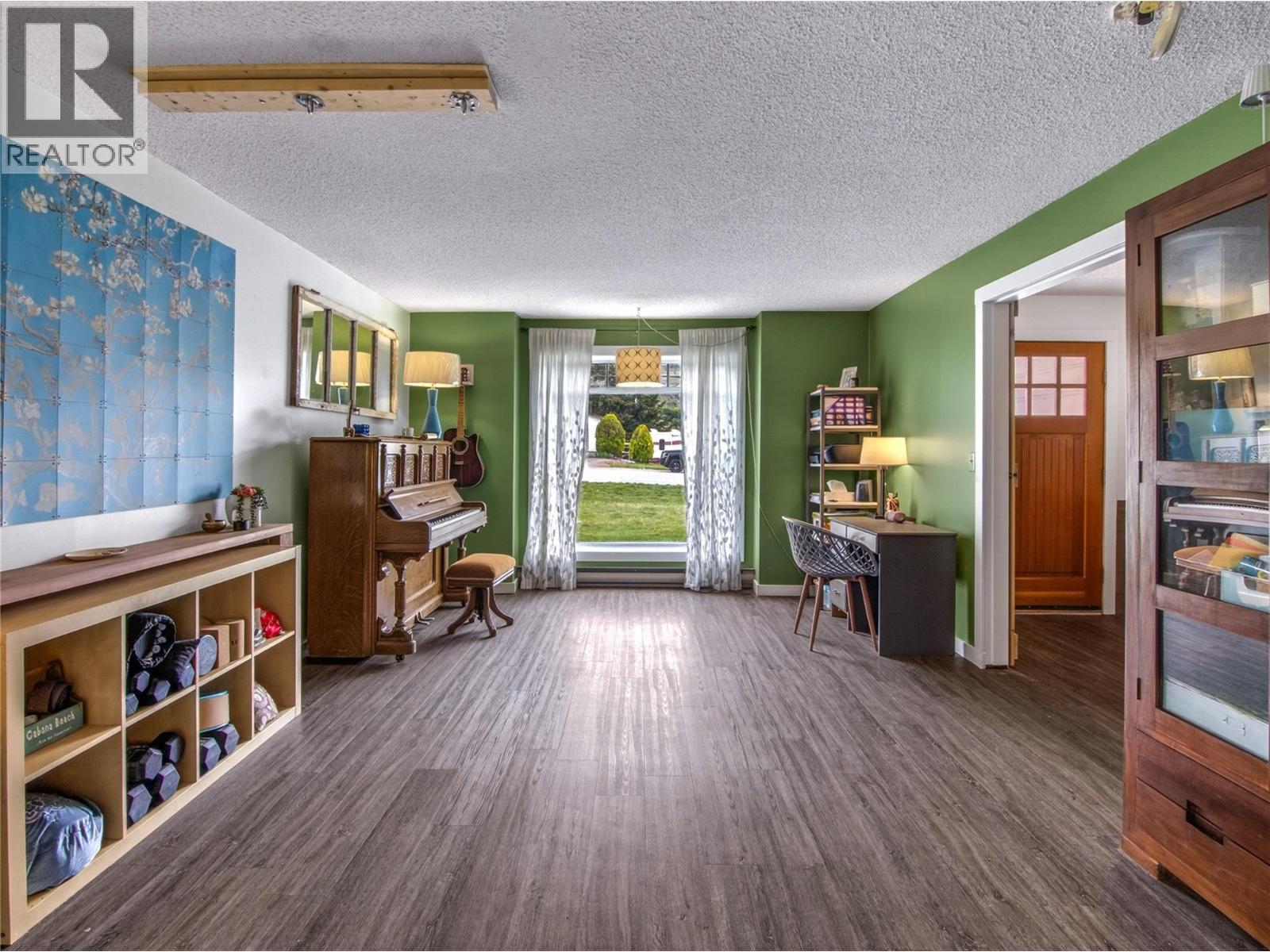 271 Middle Bench Road S - 9