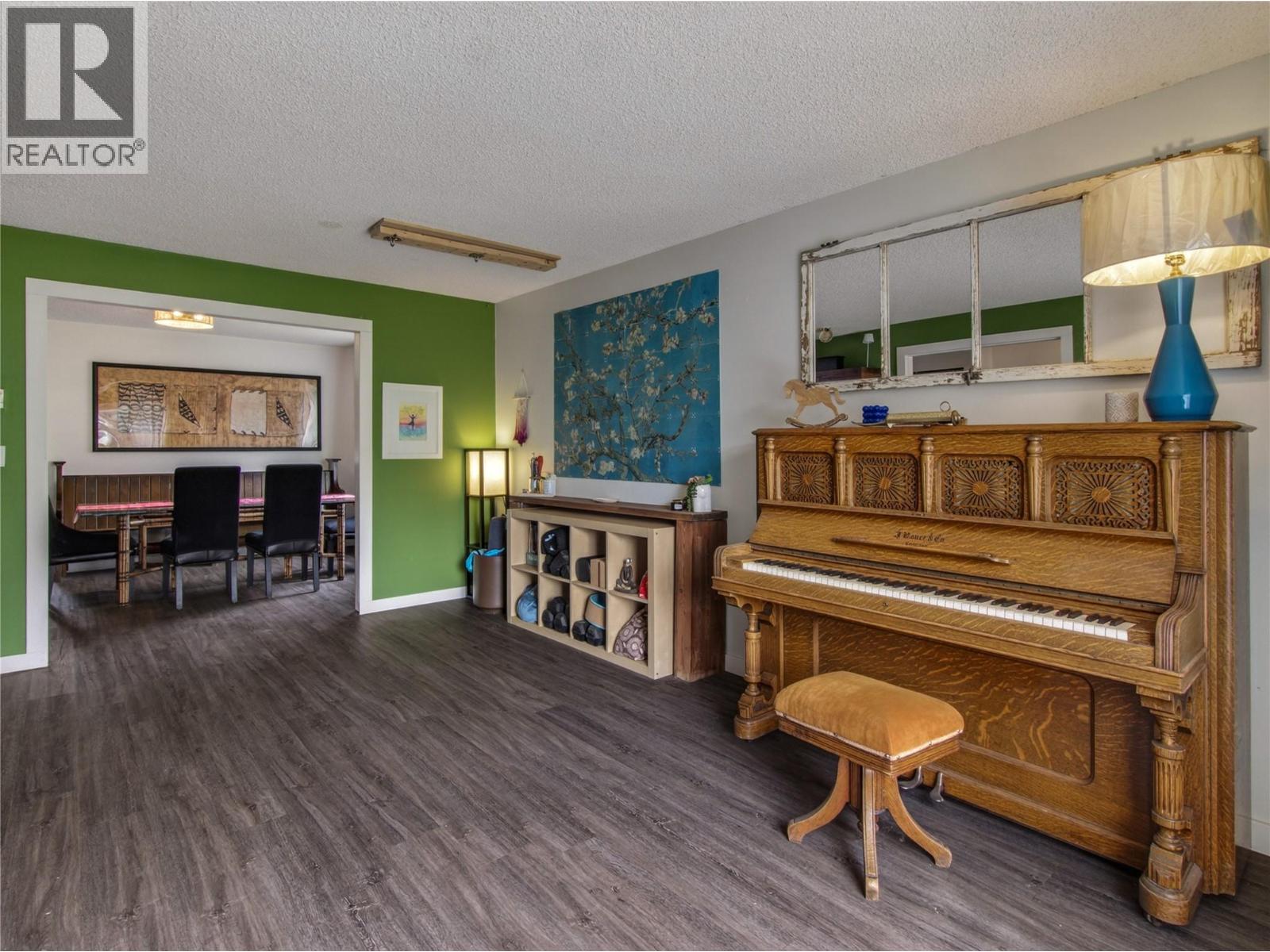 271 Middle Bench Road S - 10