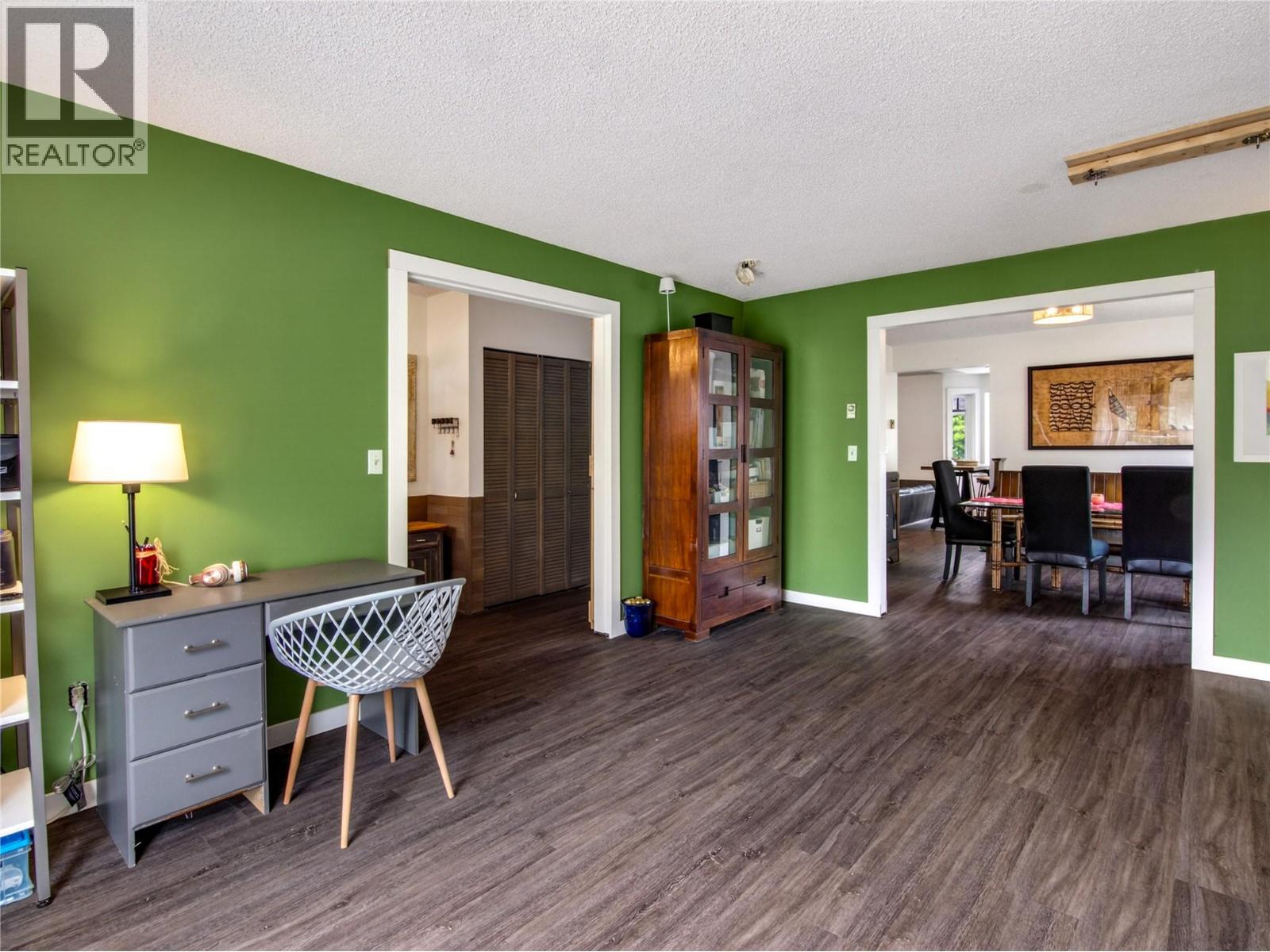 271 Middle Bench Road S - 11