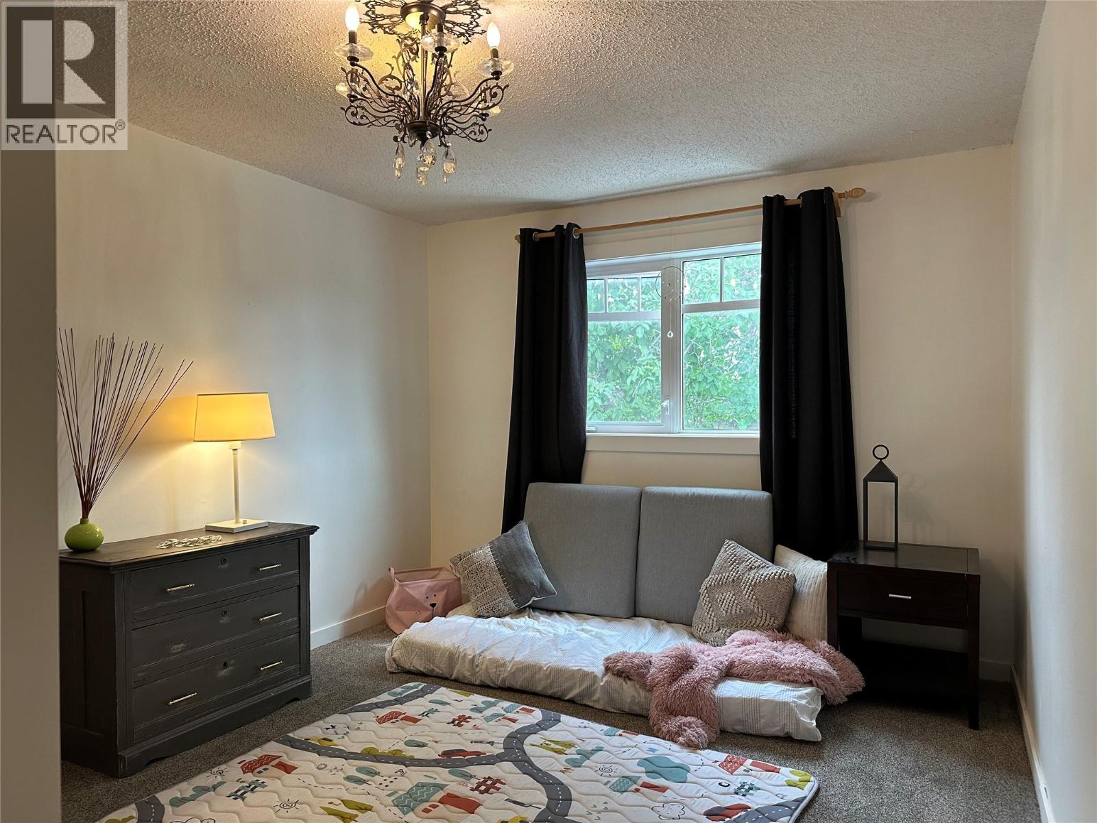 271 Middle Bench Road S - 18