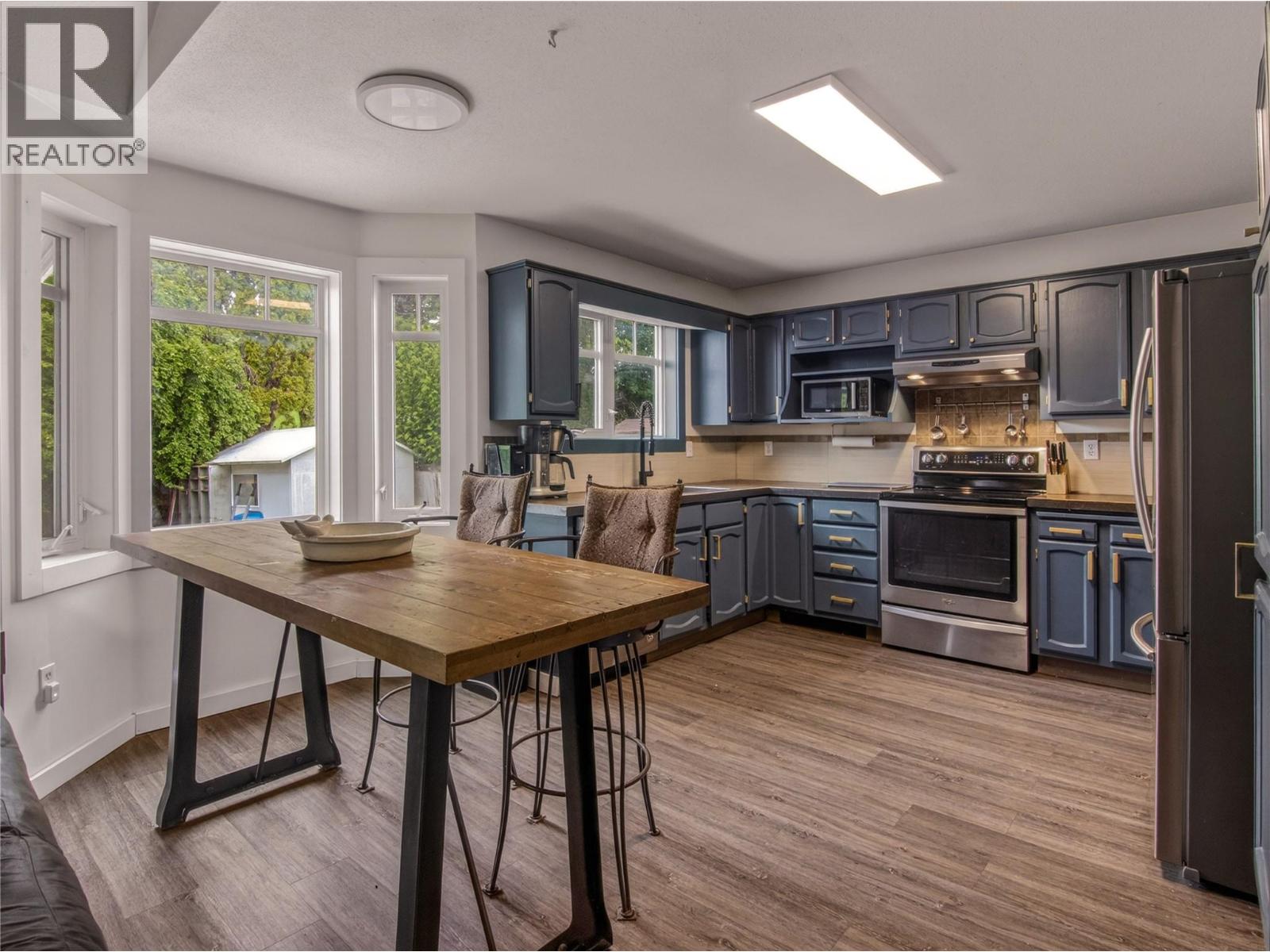 271 Middle Bench Road S - 2