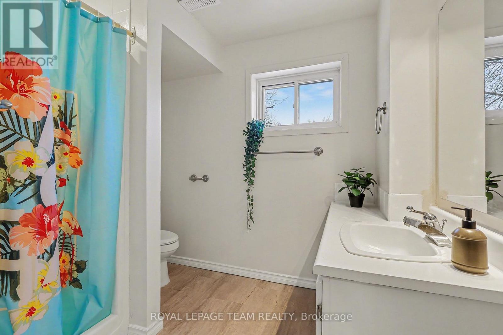 237 QUEEN WEST STREET - 21