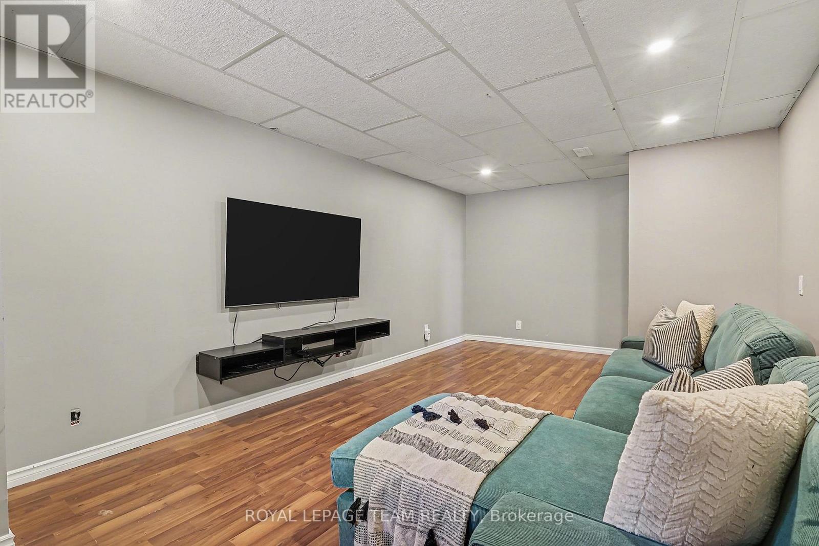 237 QUEEN WEST STREET - 25