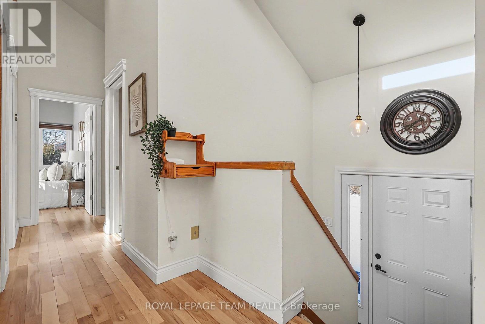 237 QUEEN WEST STREET - 3