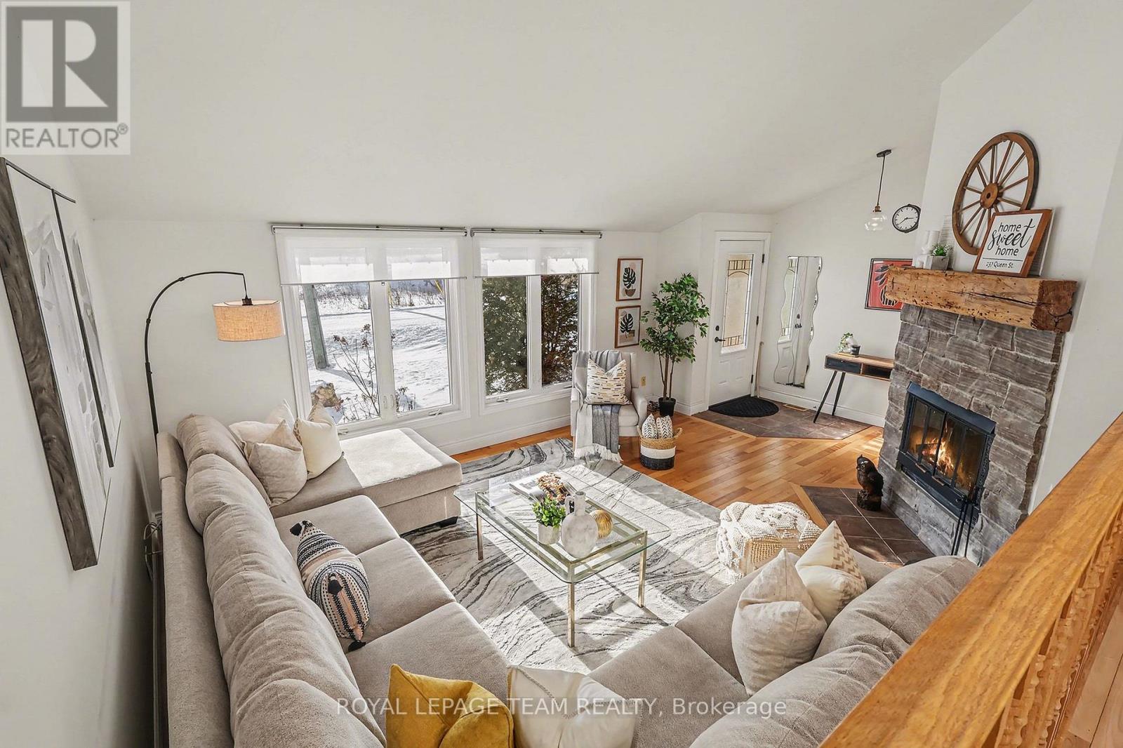 237 QUEEN WEST STREET - 7