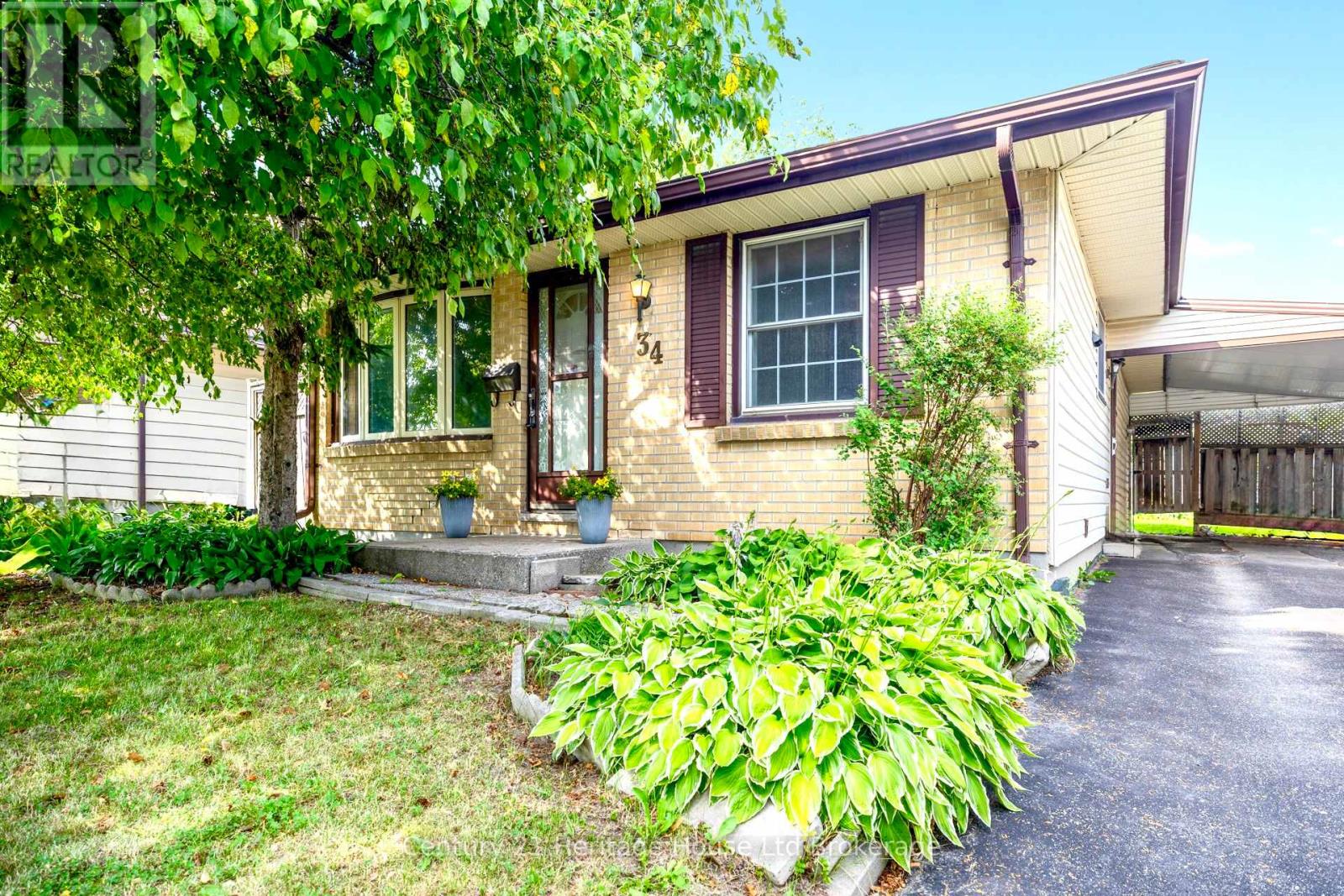 34 DUDLEY CRESCENT - 1