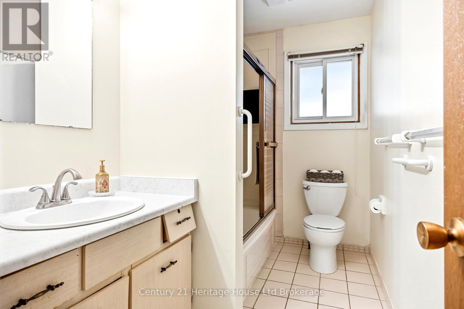 34 DUDLEY CRESCENT - 10