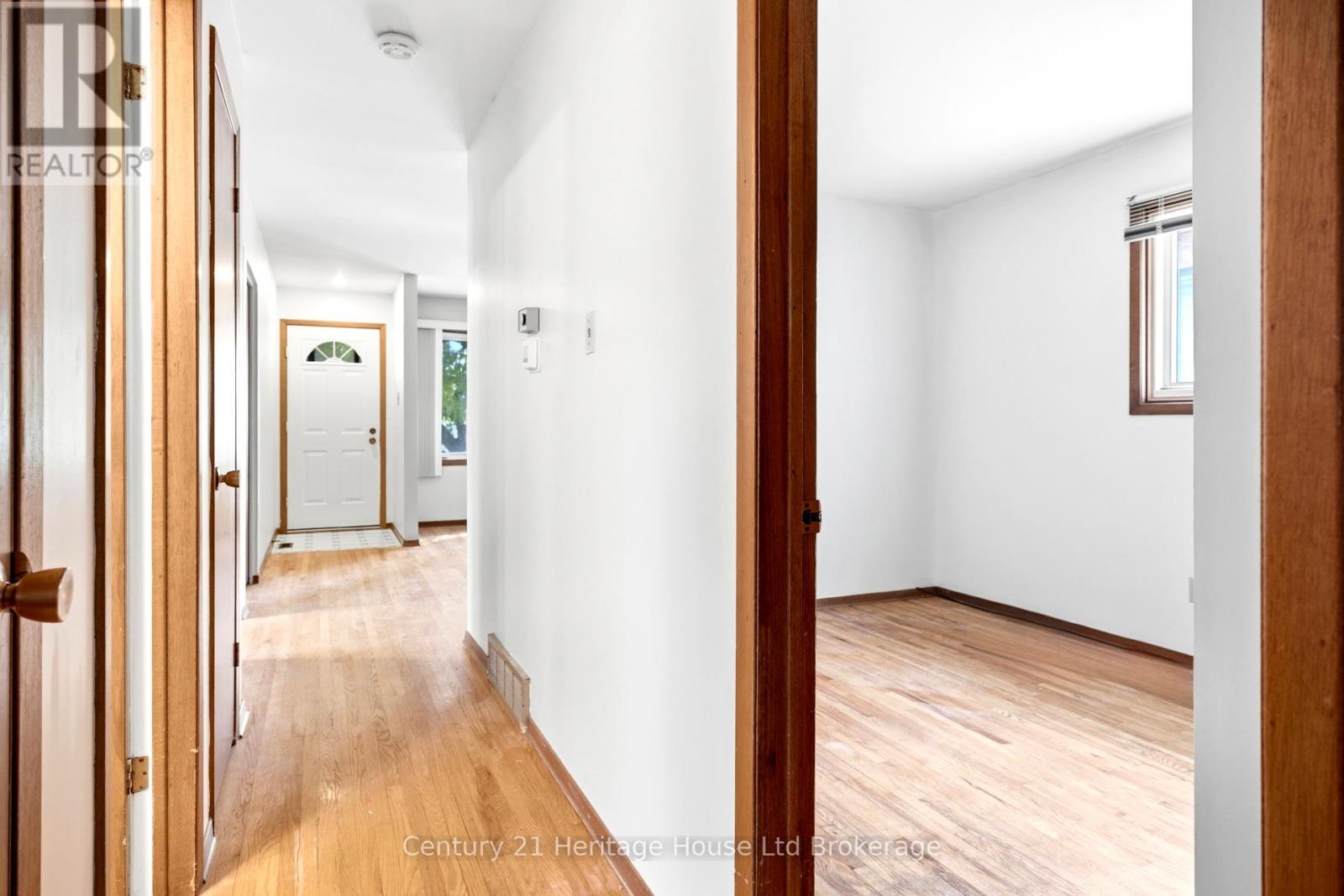 34 DUDLEY CRESCENT - 11
