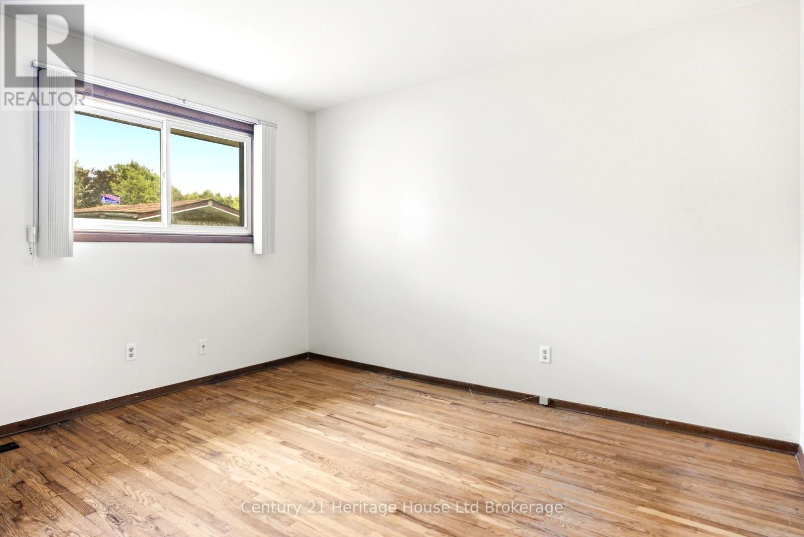 34 DUDLEY CRESCENT - 12