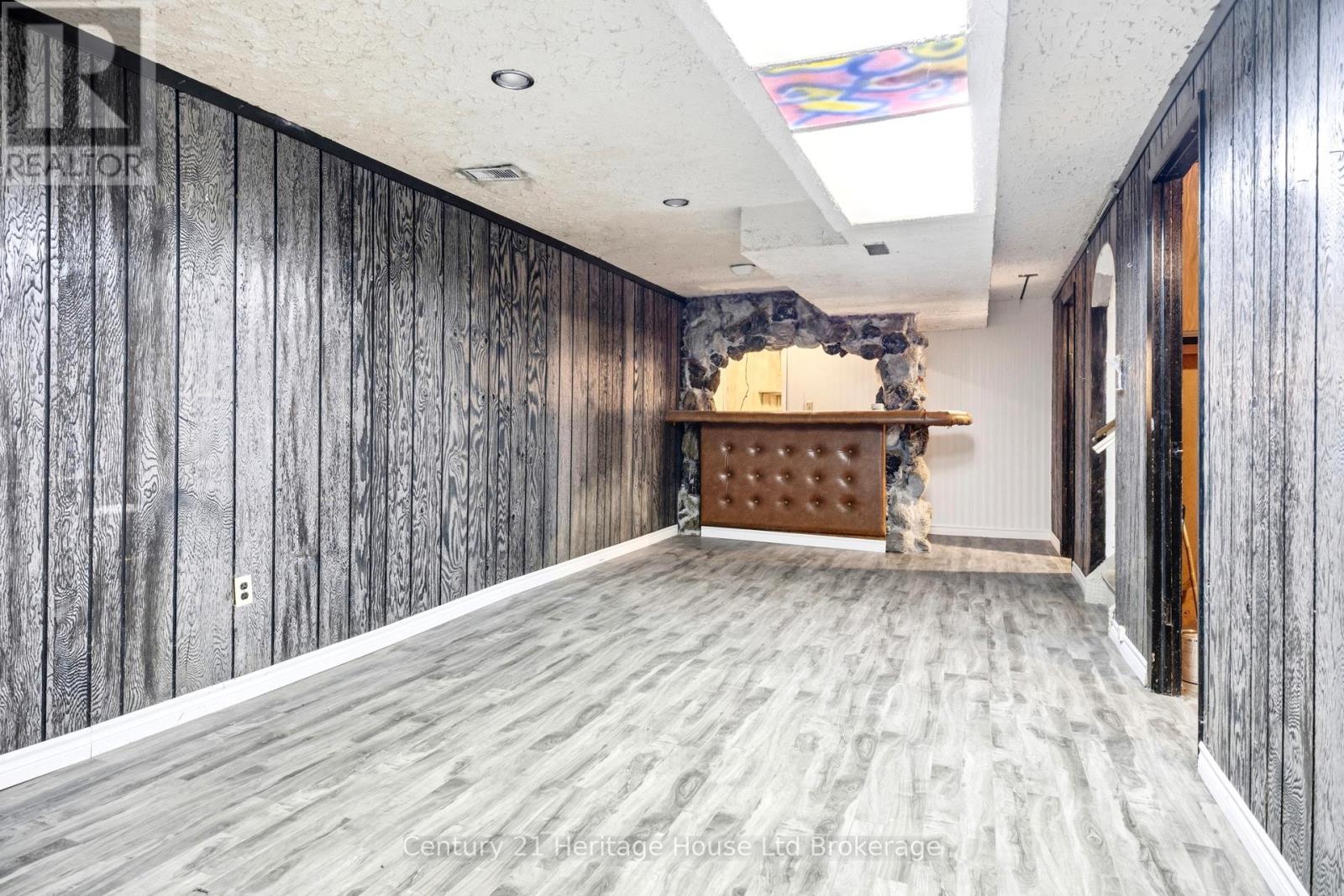 34 DUDLEY CRESCENT - 16