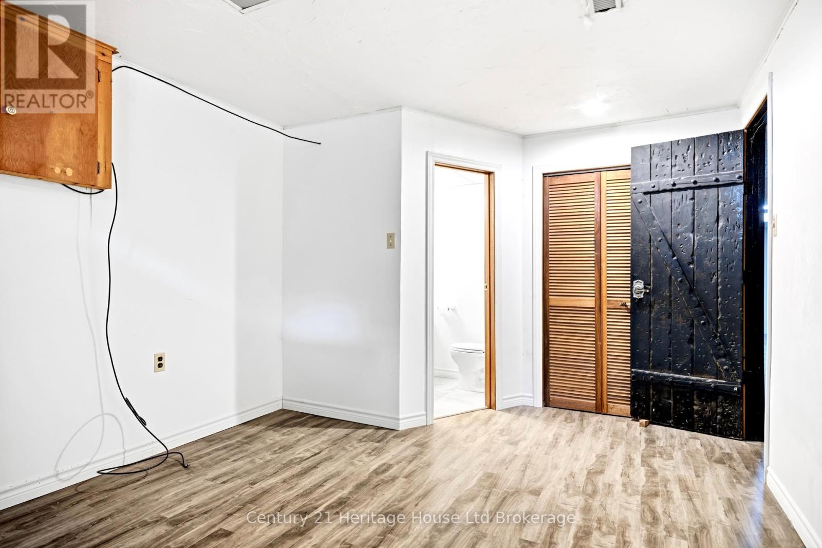 34 DUDLEY CRESCENT - 18