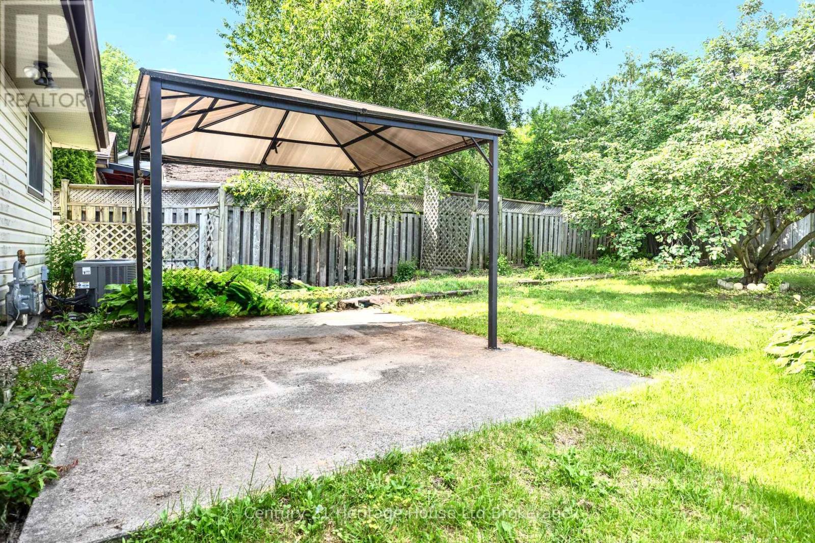 34 DUDLEY CRESCENT - 22