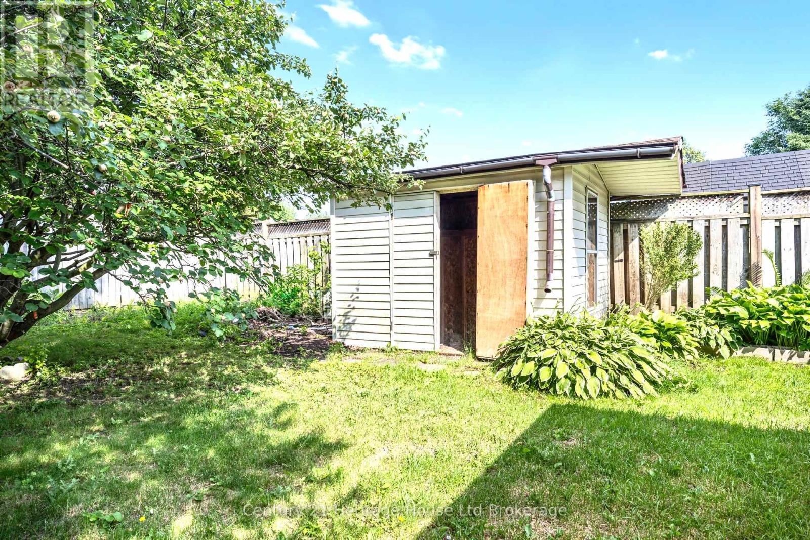 34 DUDLEY CRESCENT - 23
