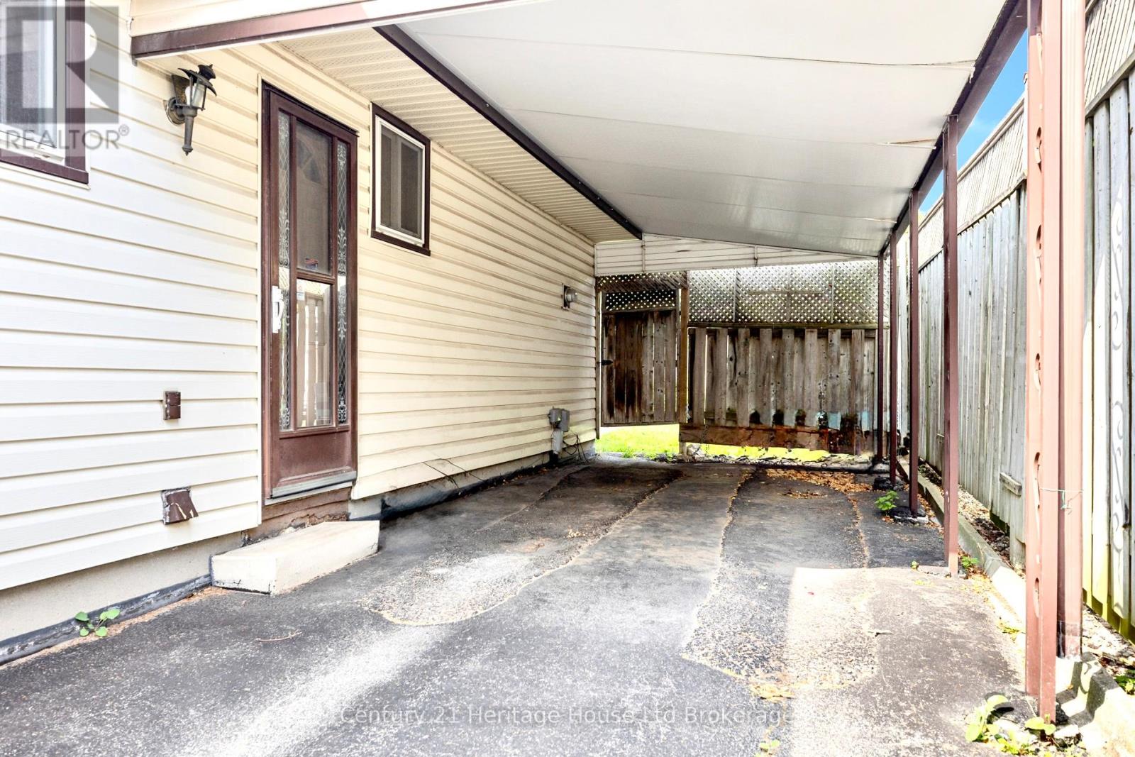 34 DUDLEY CRESCENT - 4