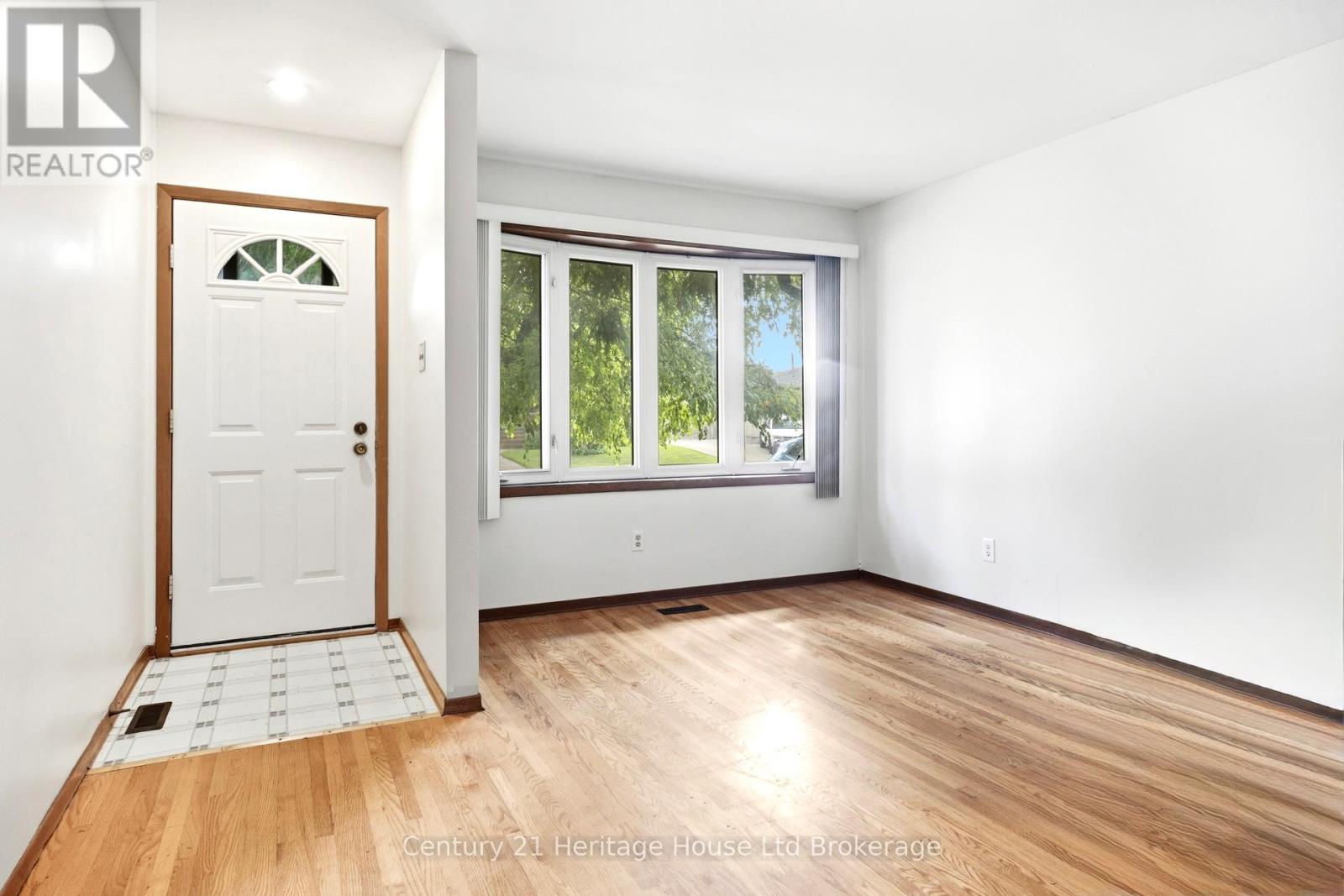 34 DUDLEY CRESCENT - 5