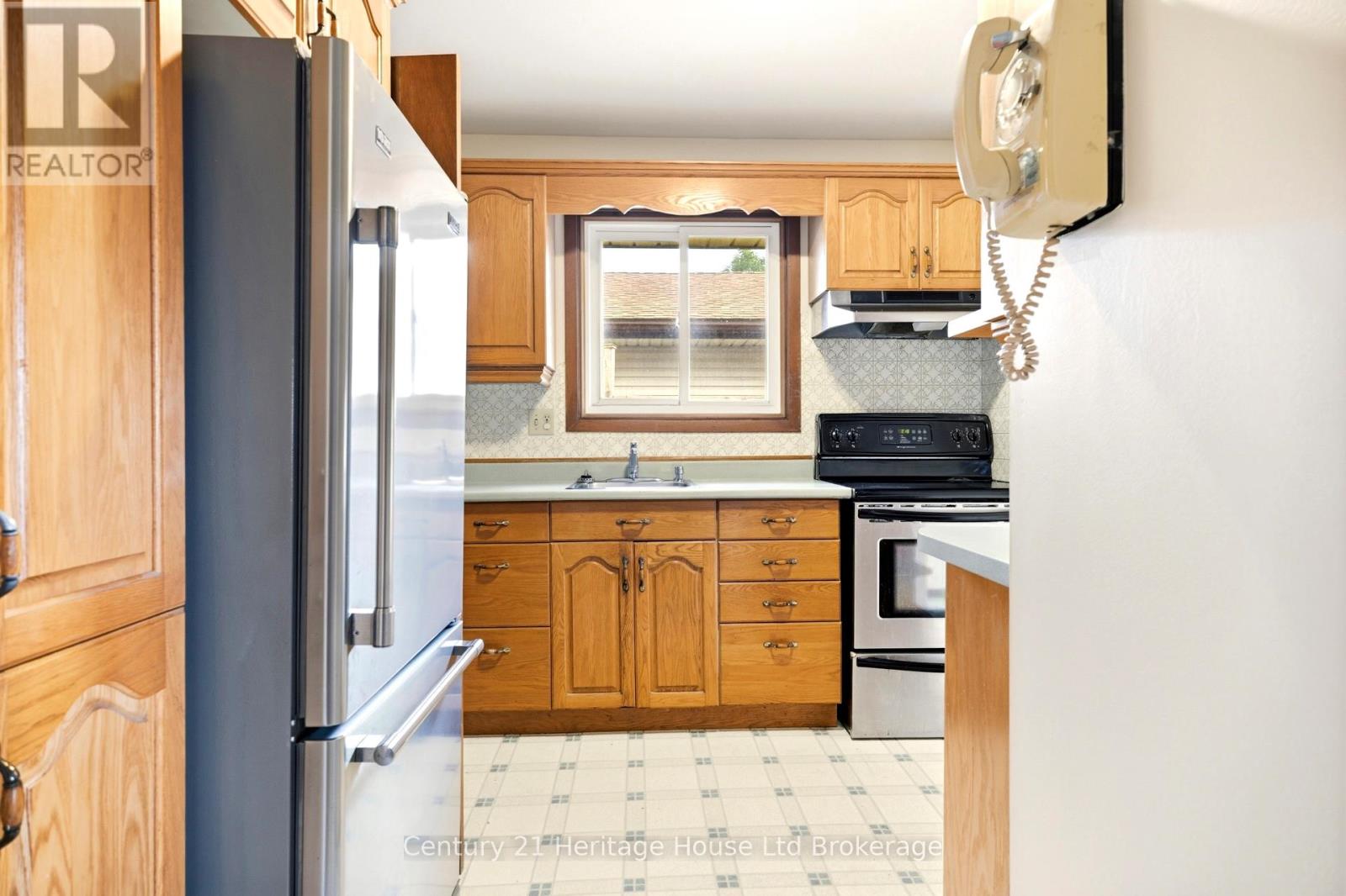 34 DUDLEY CRESCENT - 6