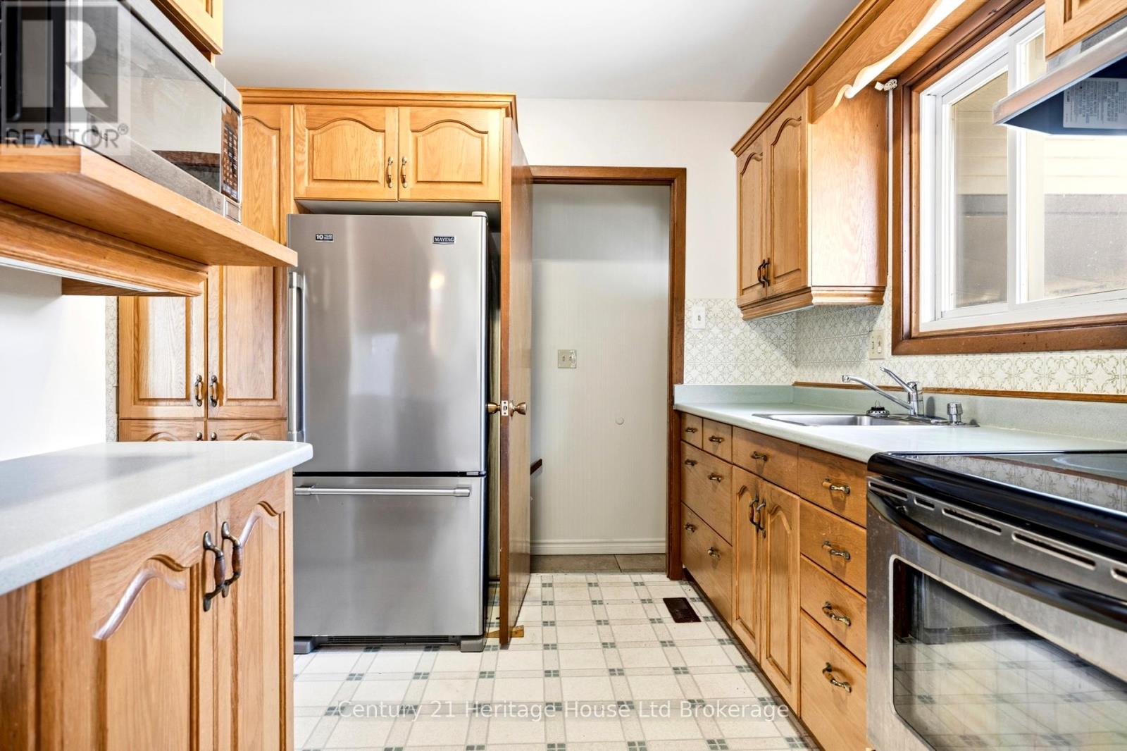 34 DUDLEY CRESCENT - 7