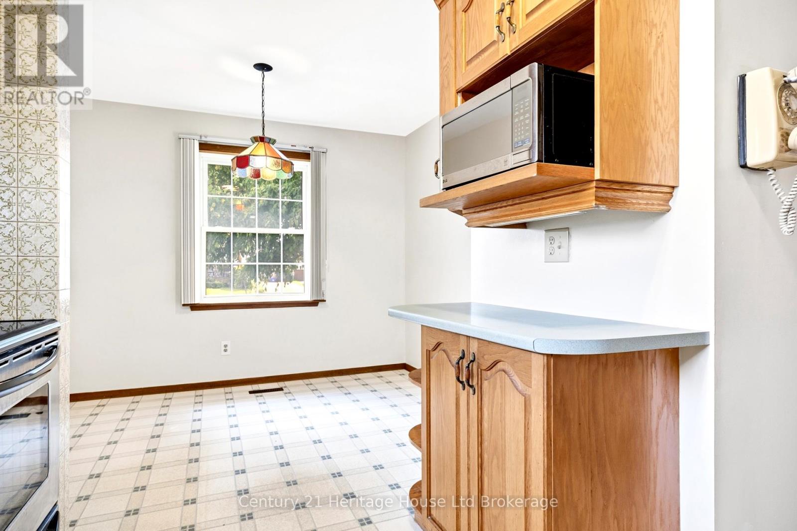 34 DUDLEY CRESCENT - 9