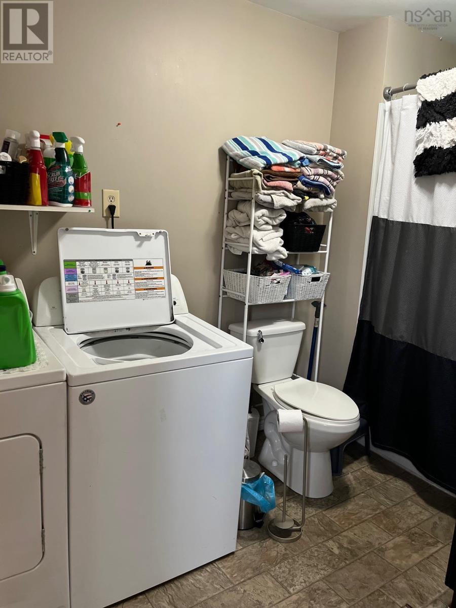2060 Queen Street - 12