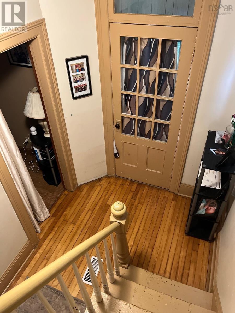 2060 Queen Street - 15