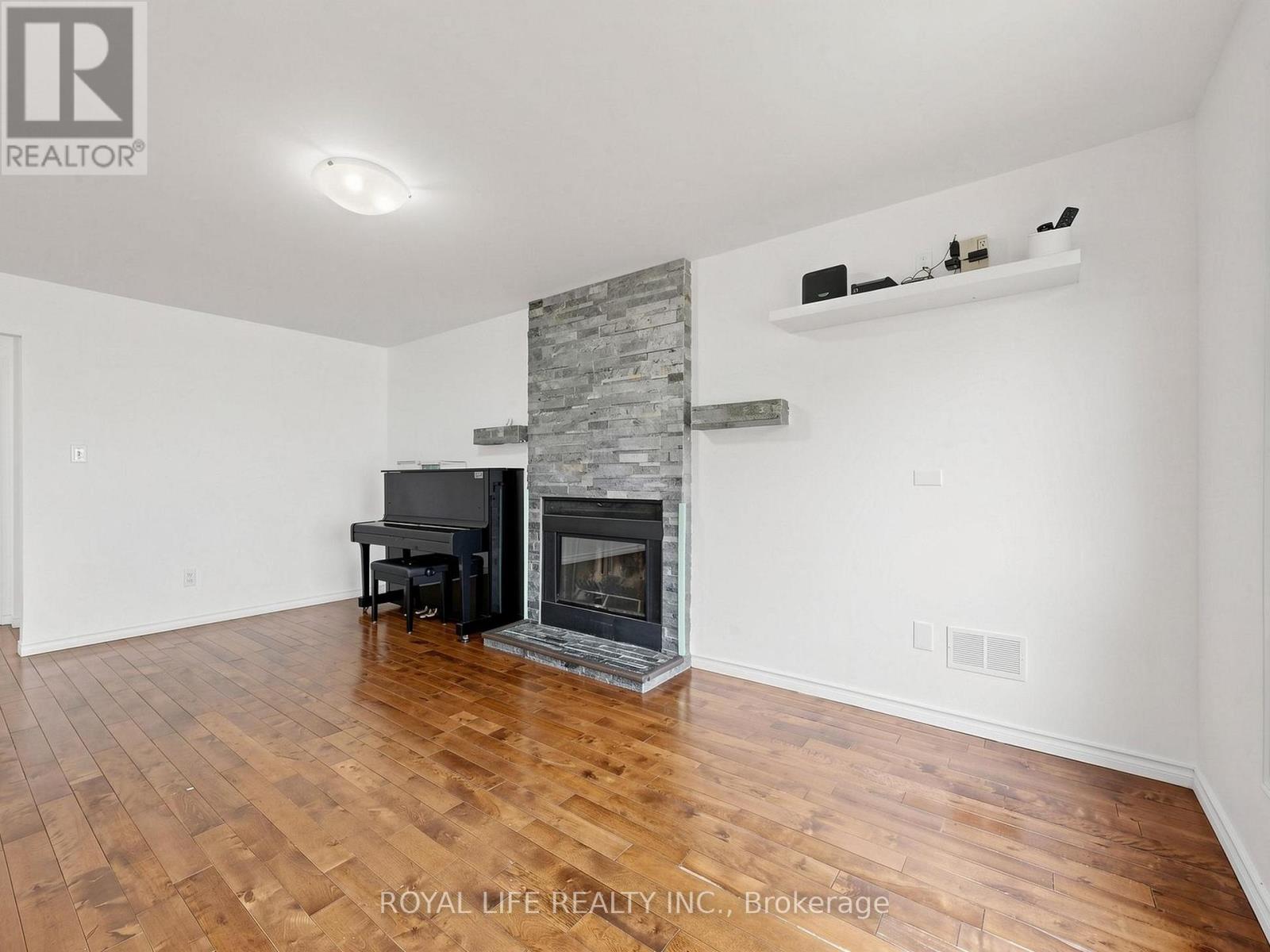 985 LINDEN STREET - 14