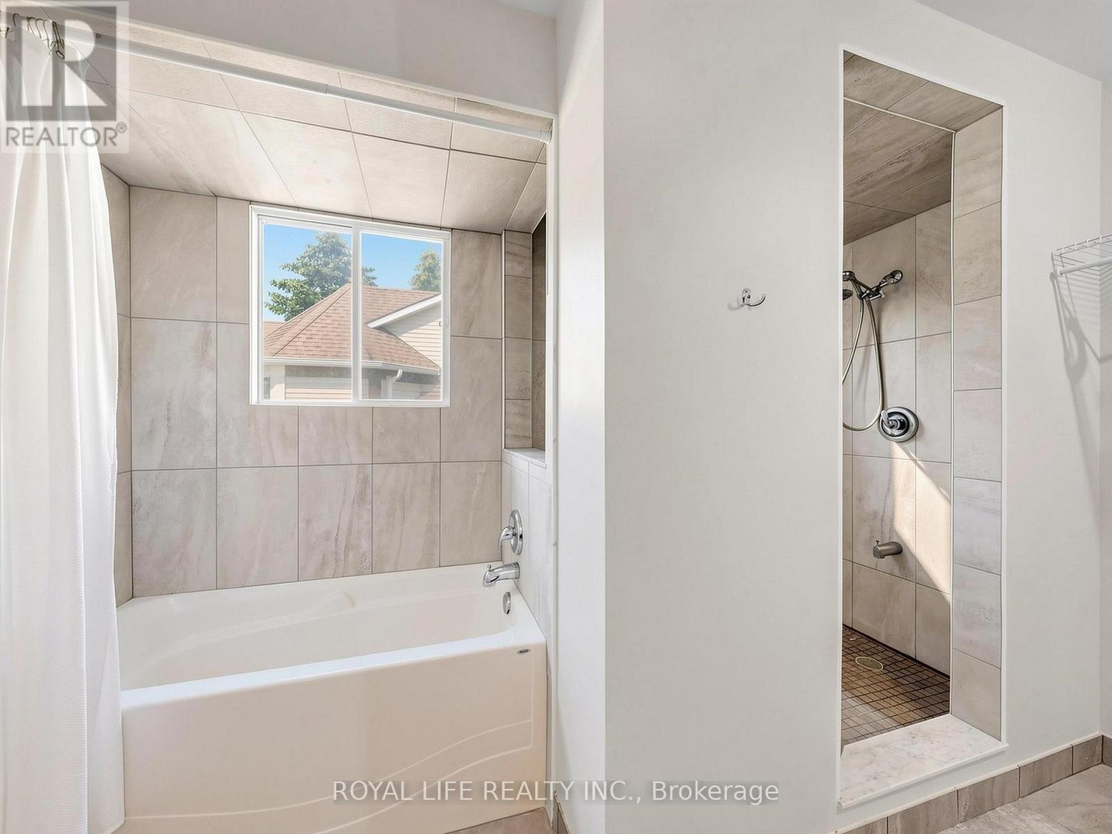 985 LINDEN STREET - 23