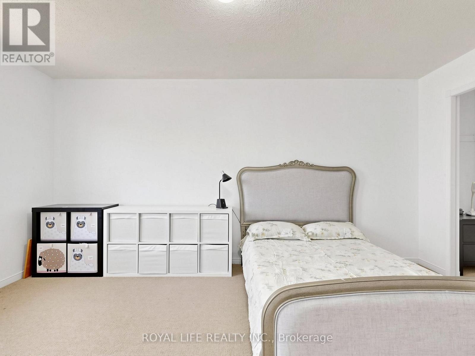 985 LINDEN STREET - 27