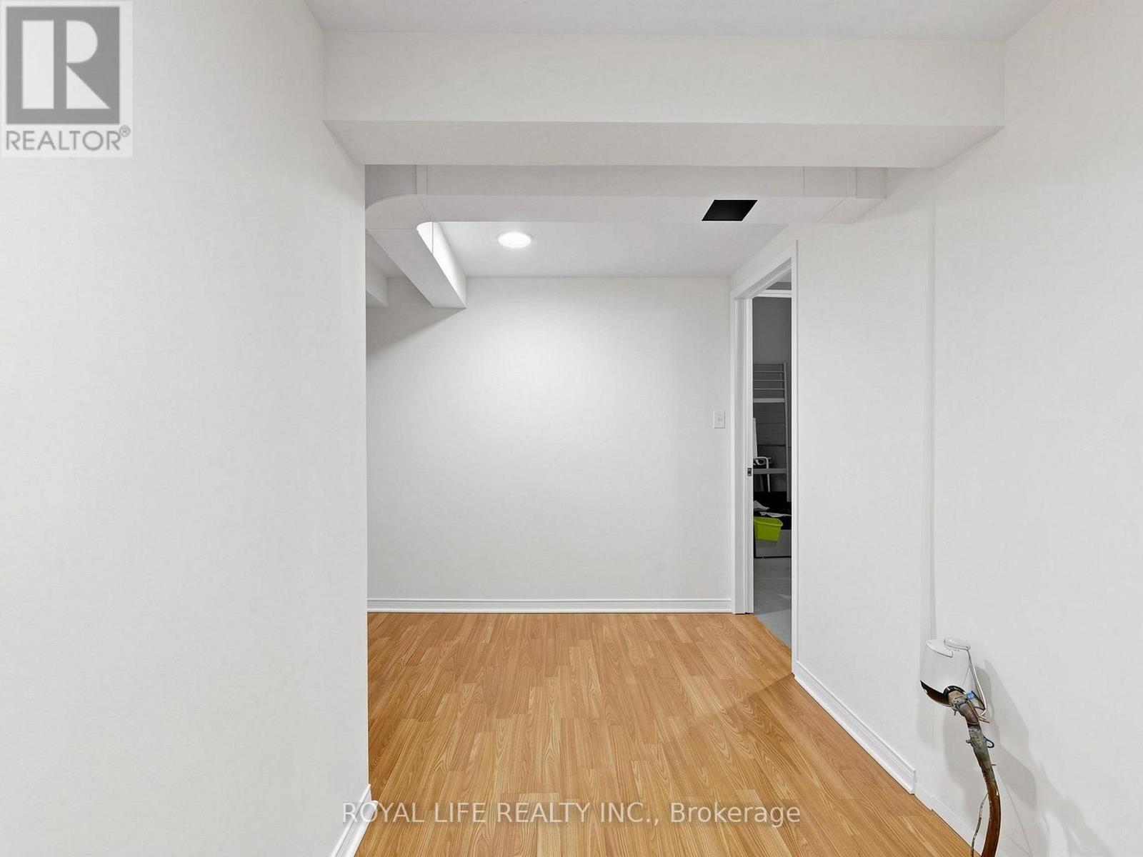 985 LINDEN STREET - 34
