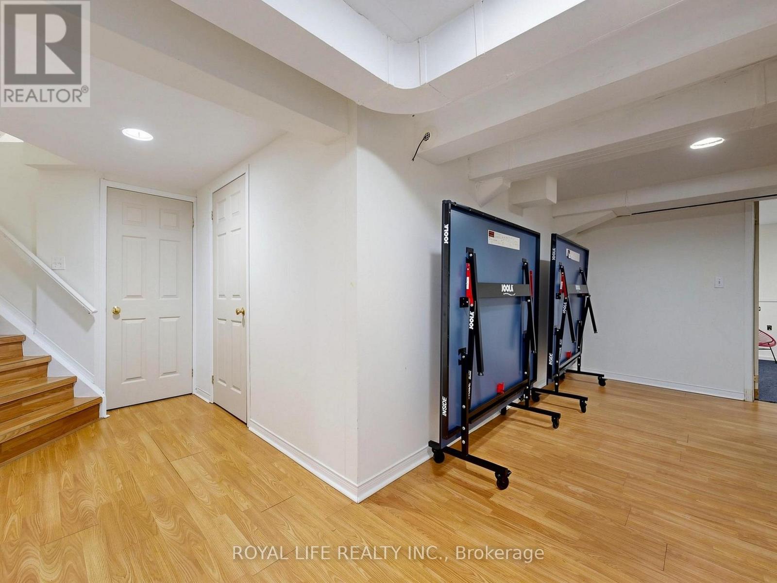 985 LINDEN STREET - 36