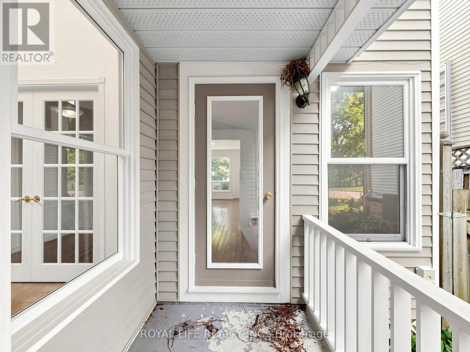 985 LINDEN STREET - 43